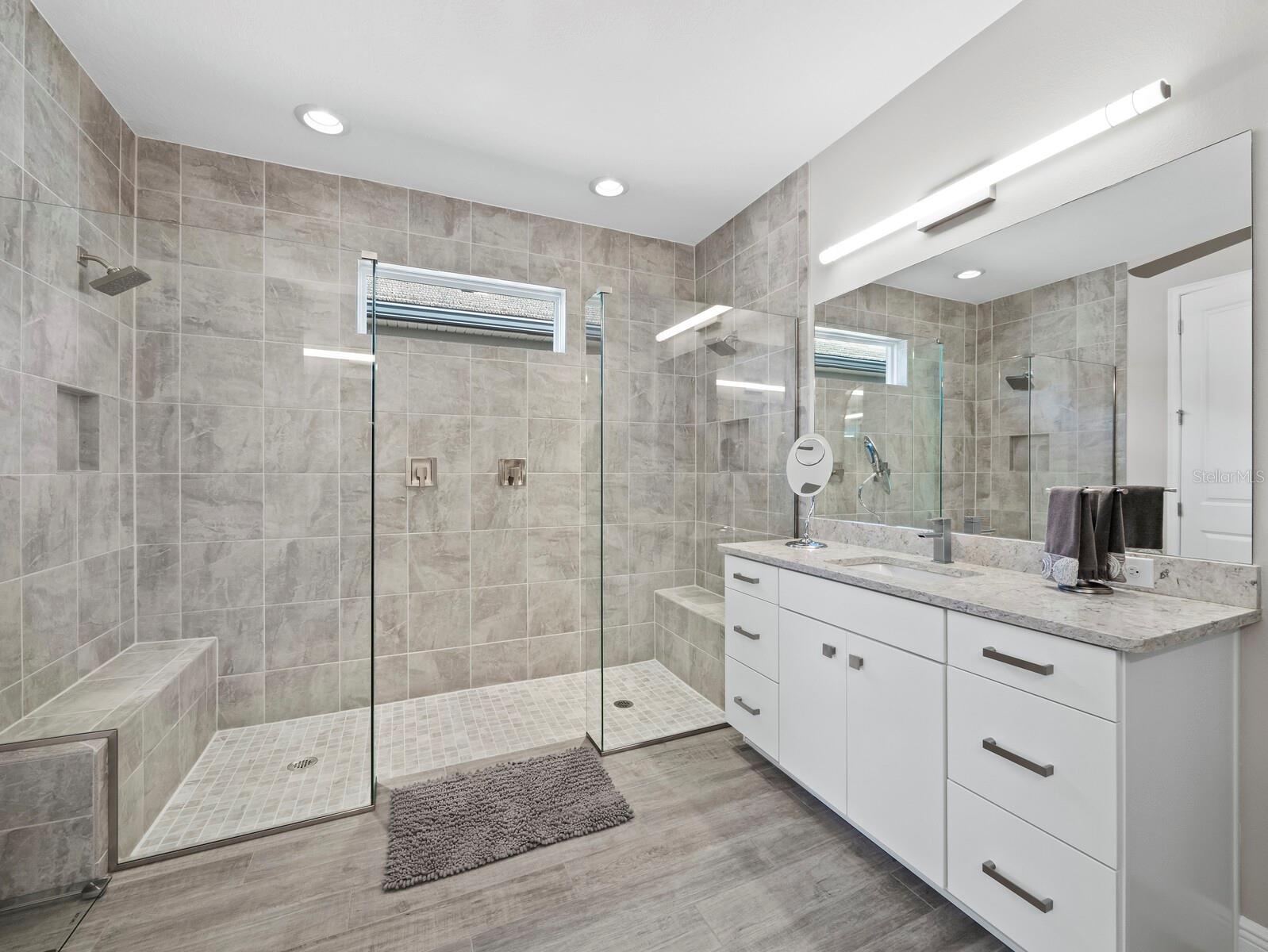 5605 LONG SHORE LOOP