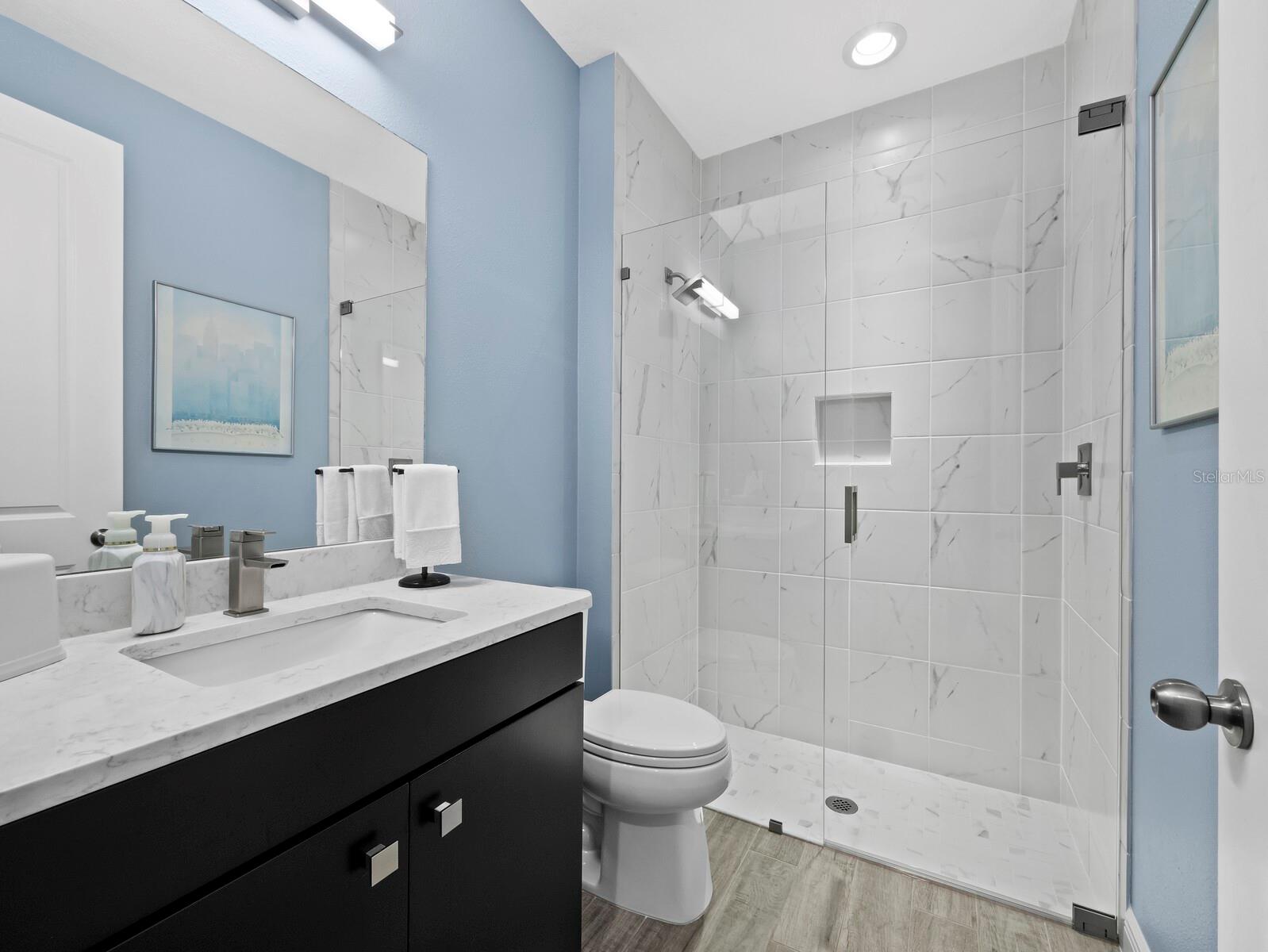 5605 LONG SHORE LOOP