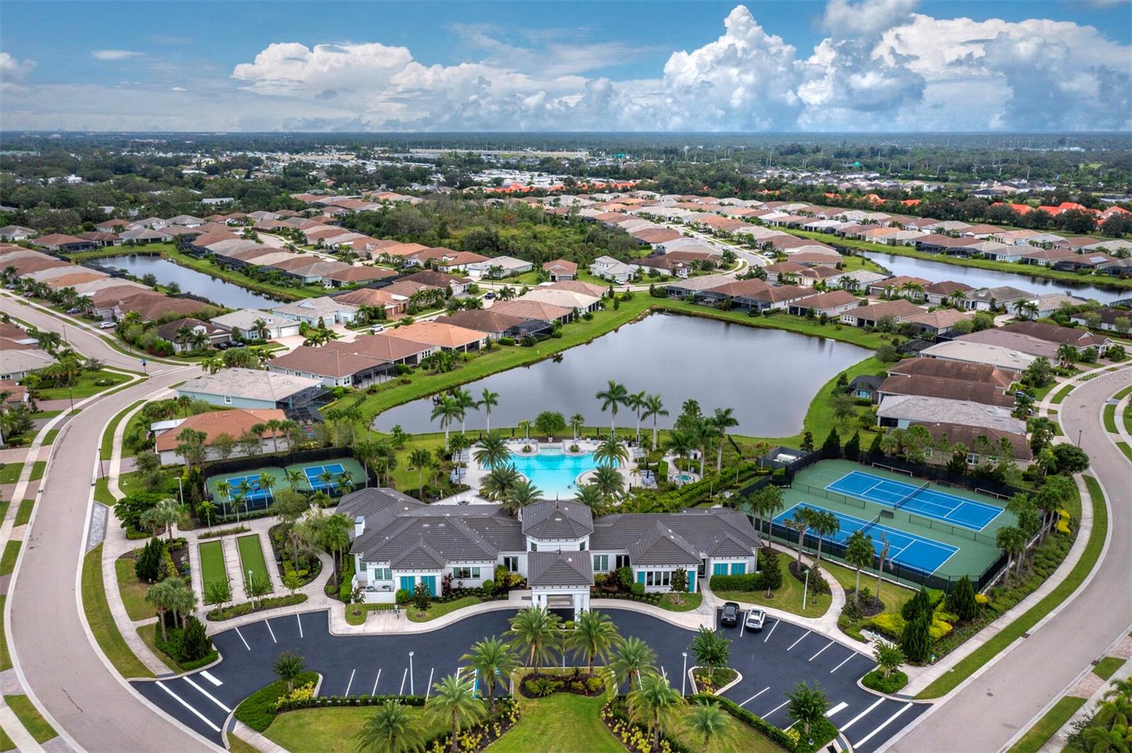 5605 LONG SHORE LOOP