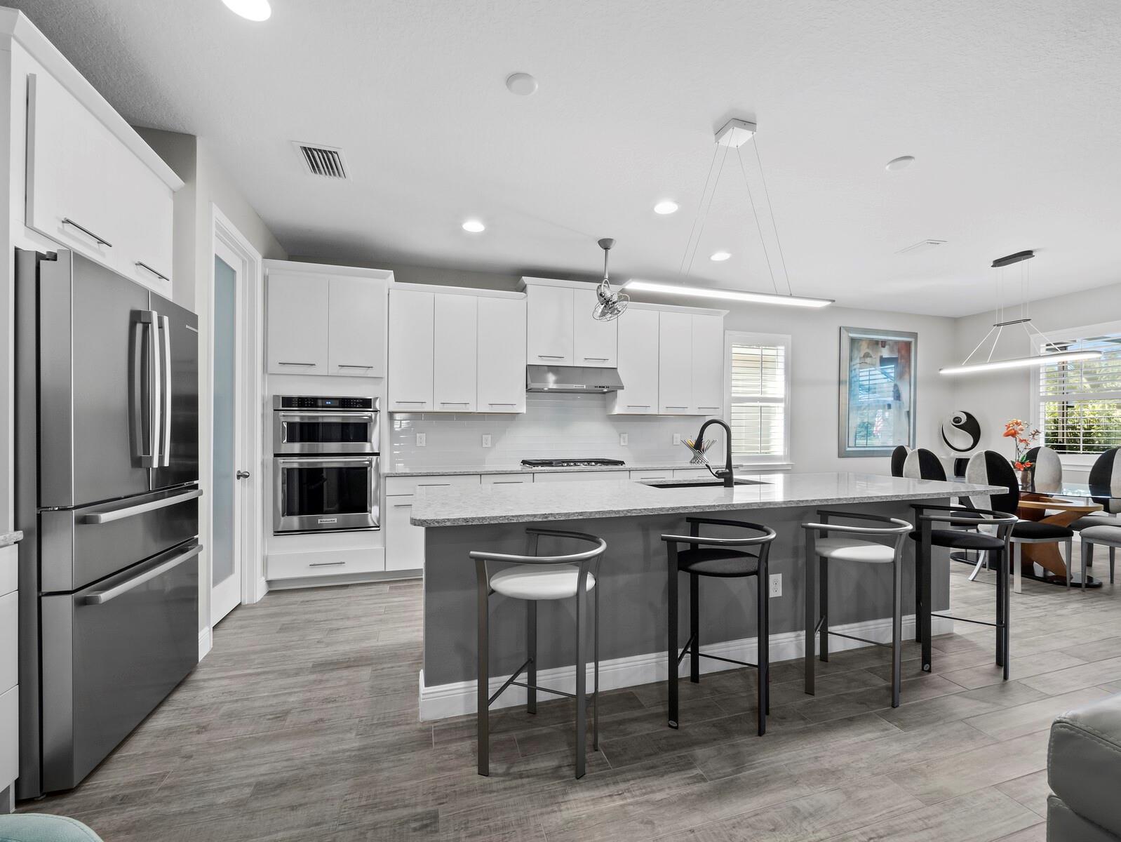 5605 LONG SHORE LOOP