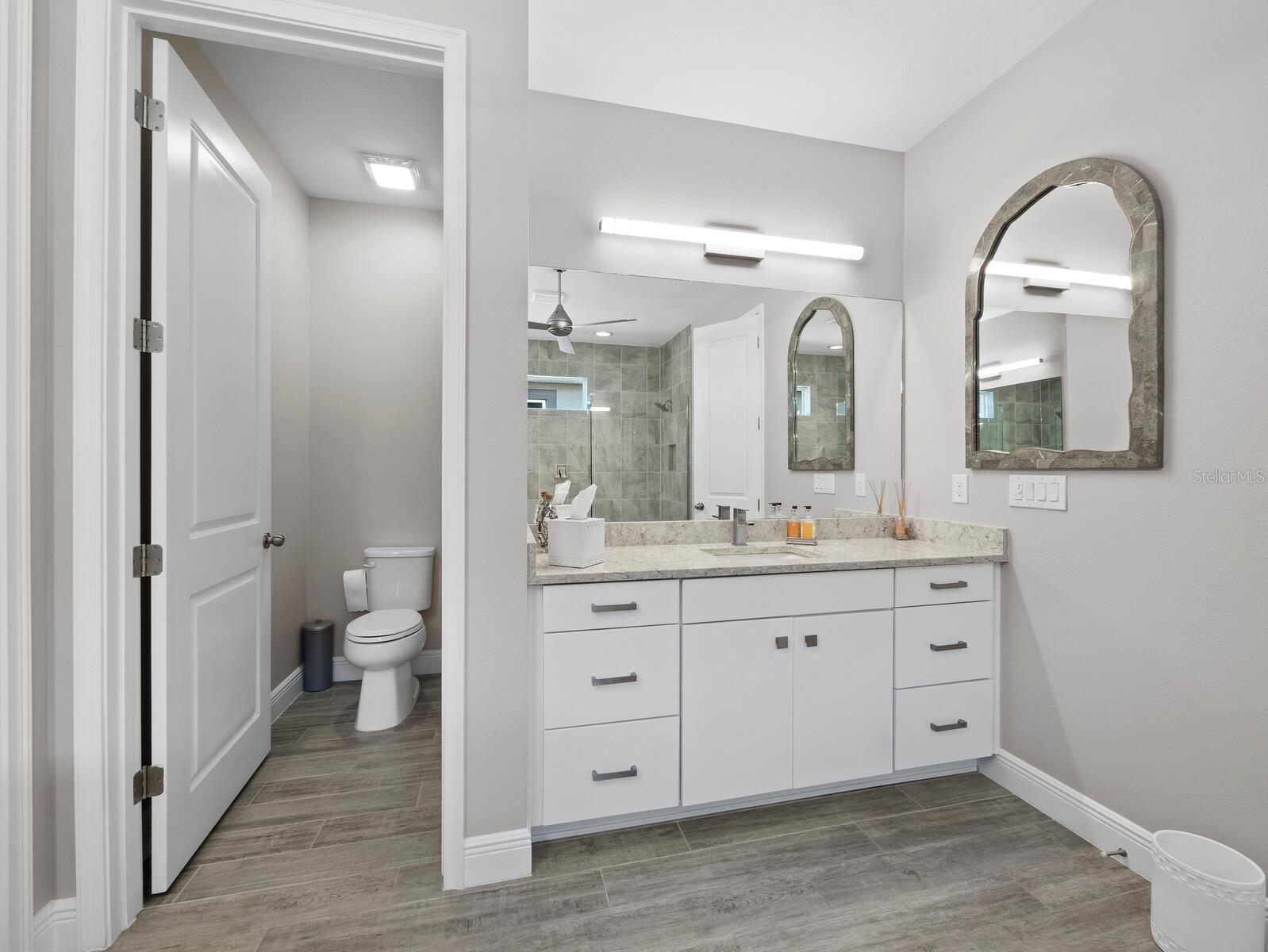 5605 LONG SHORE LOOP