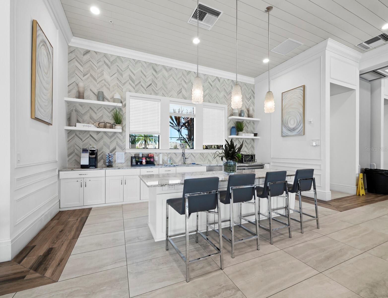 5605 LONG SHORE LOOP