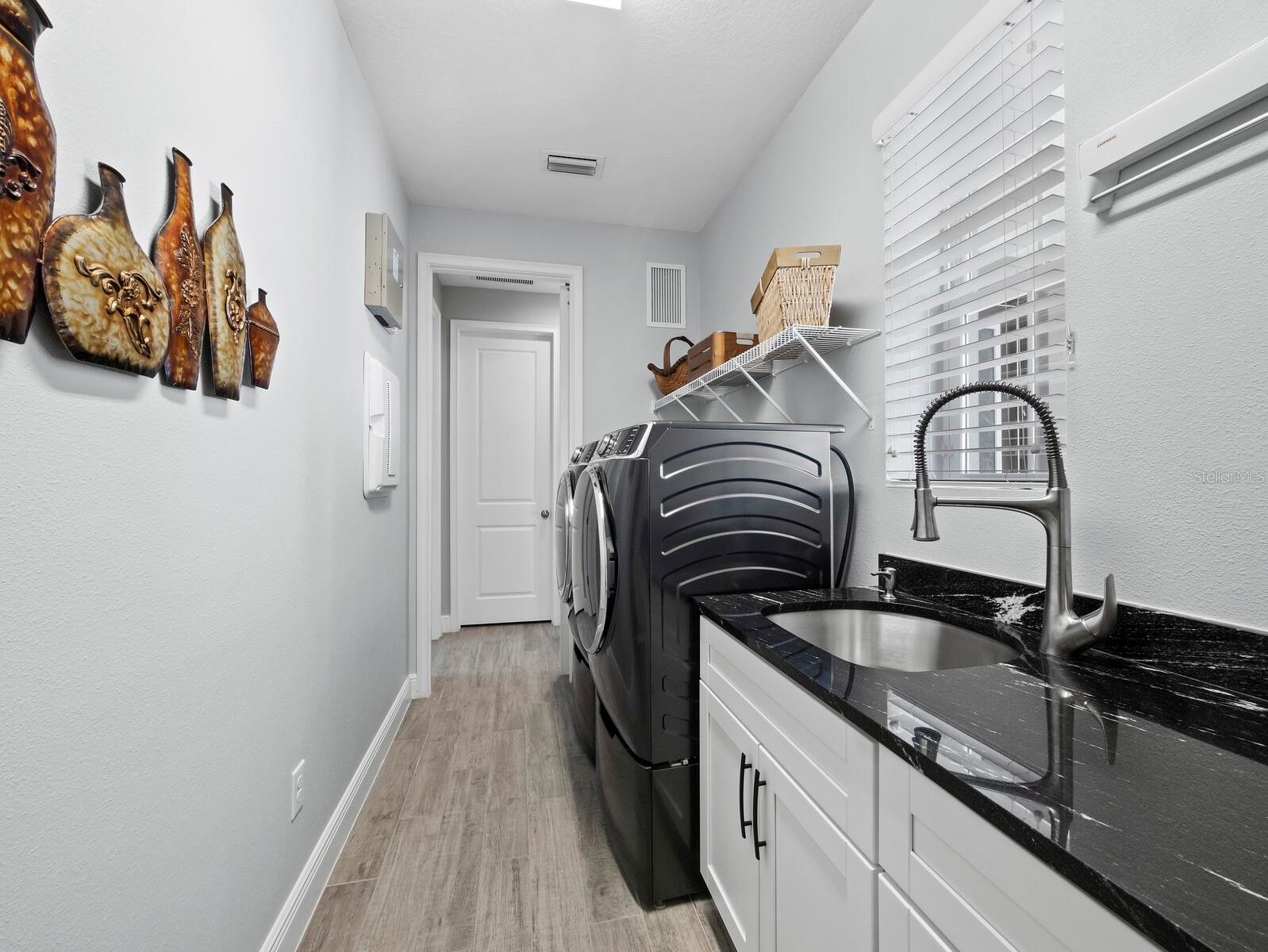 5605 LONG SHORE LOOP