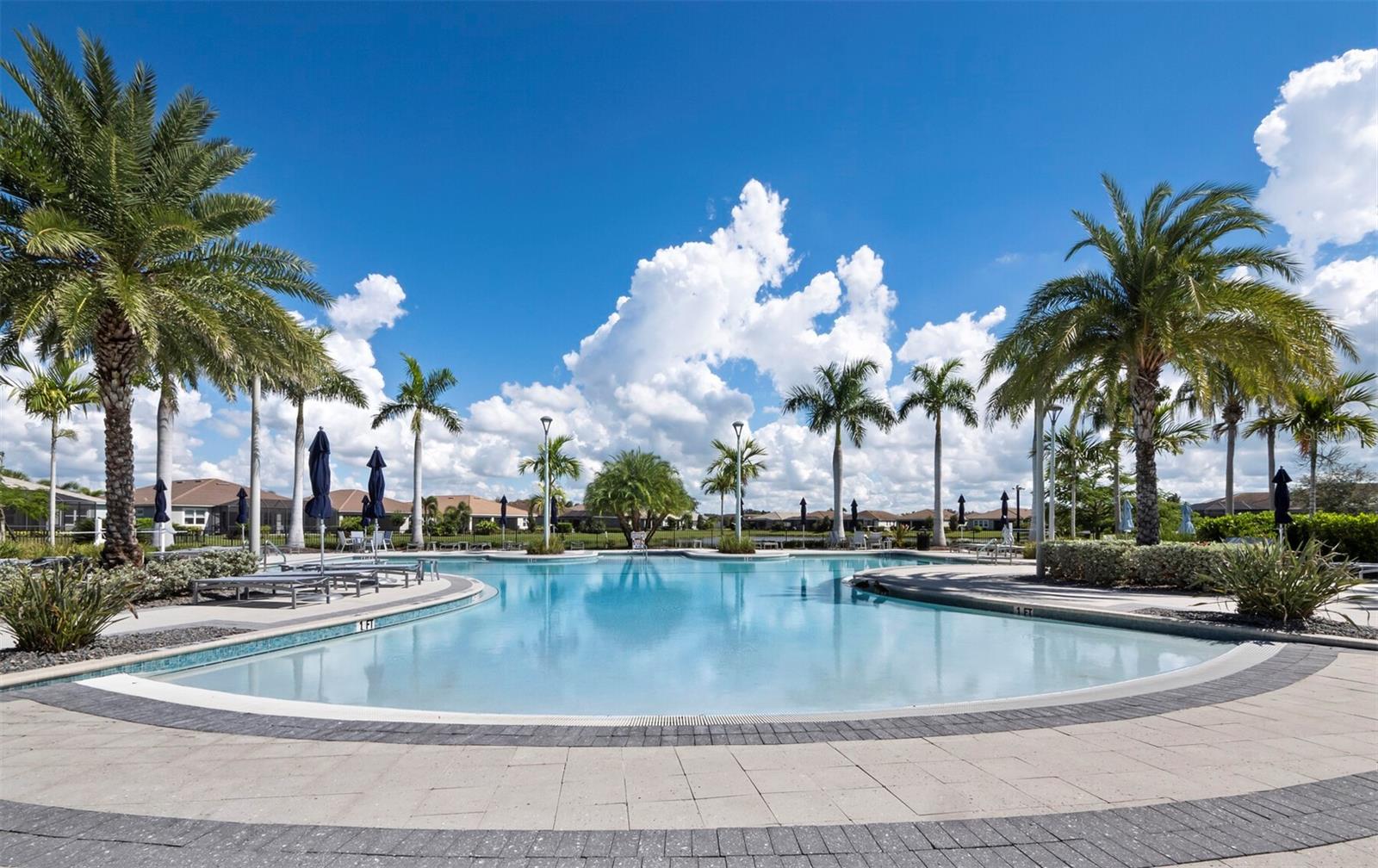 5605 LONG SHORE LOOP