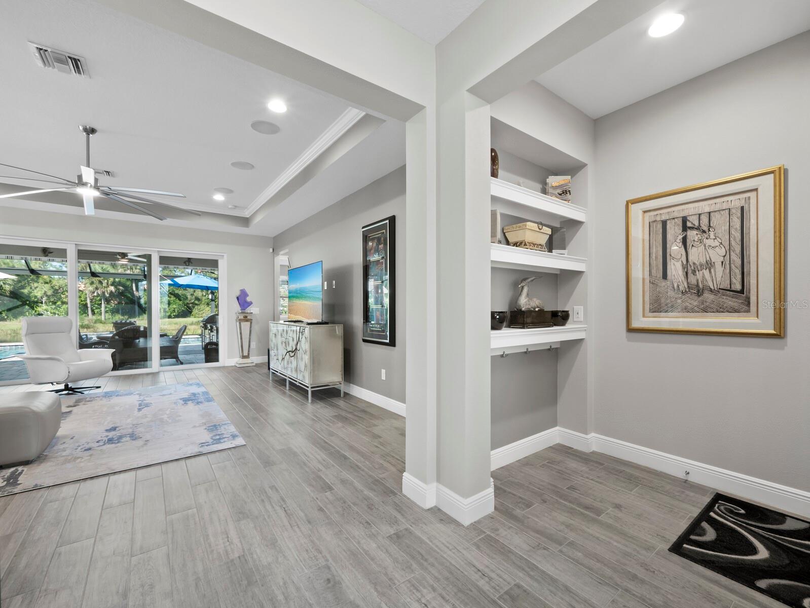 5605 LONG SHORE LOOP