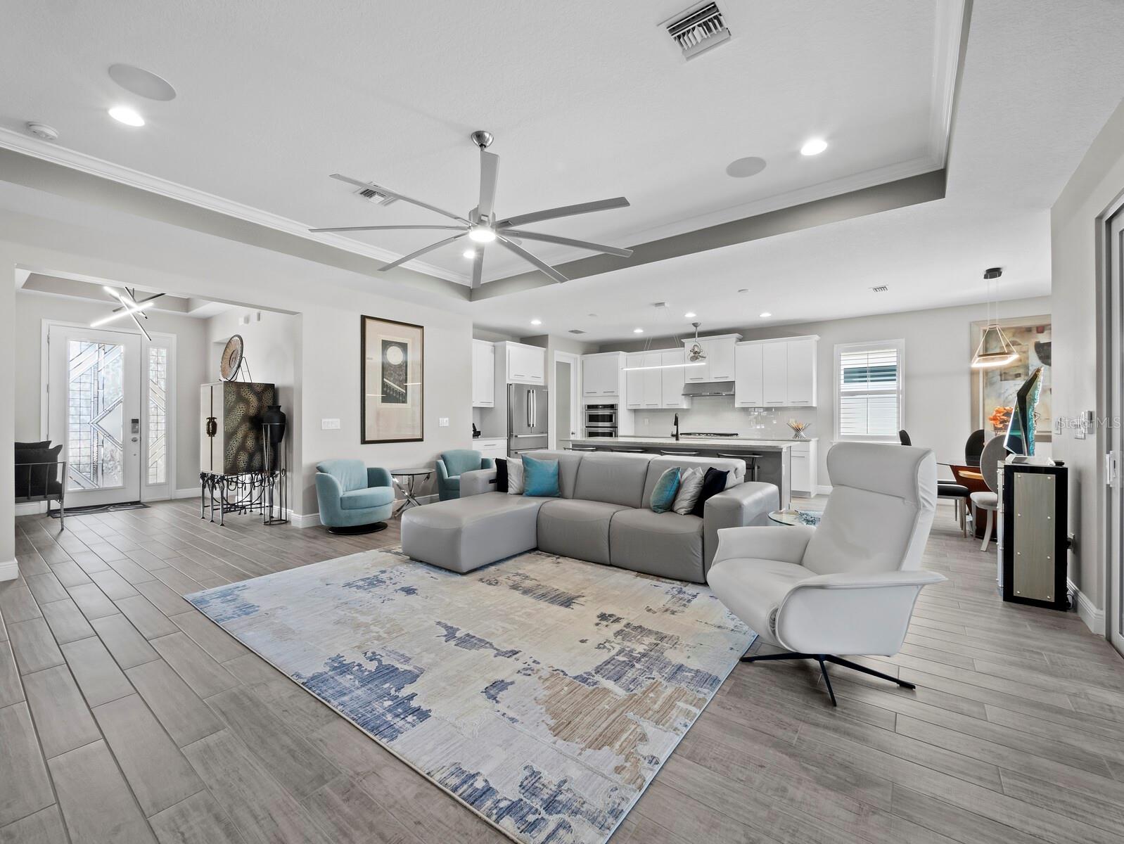 5605 LONG SHORE LOOP