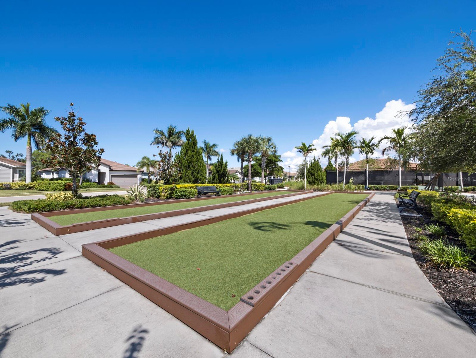 5605 LONG SHORE LOOP