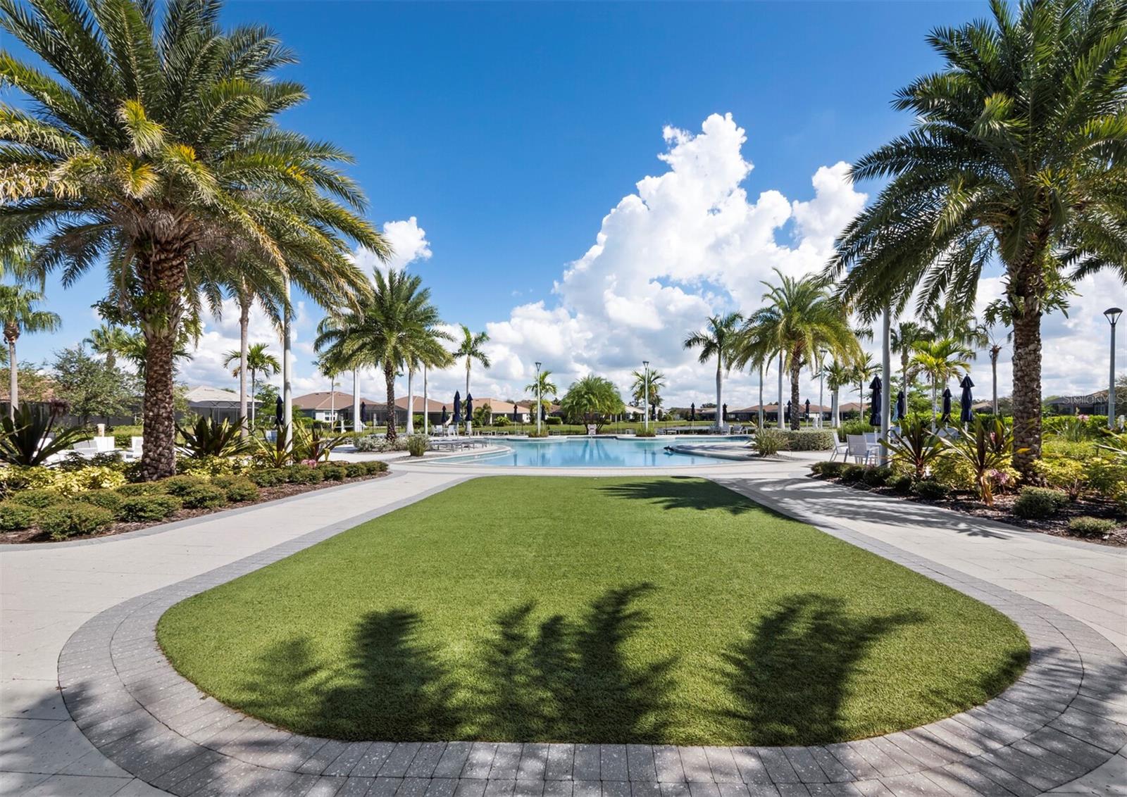 5605 LONG SHORE LOOP