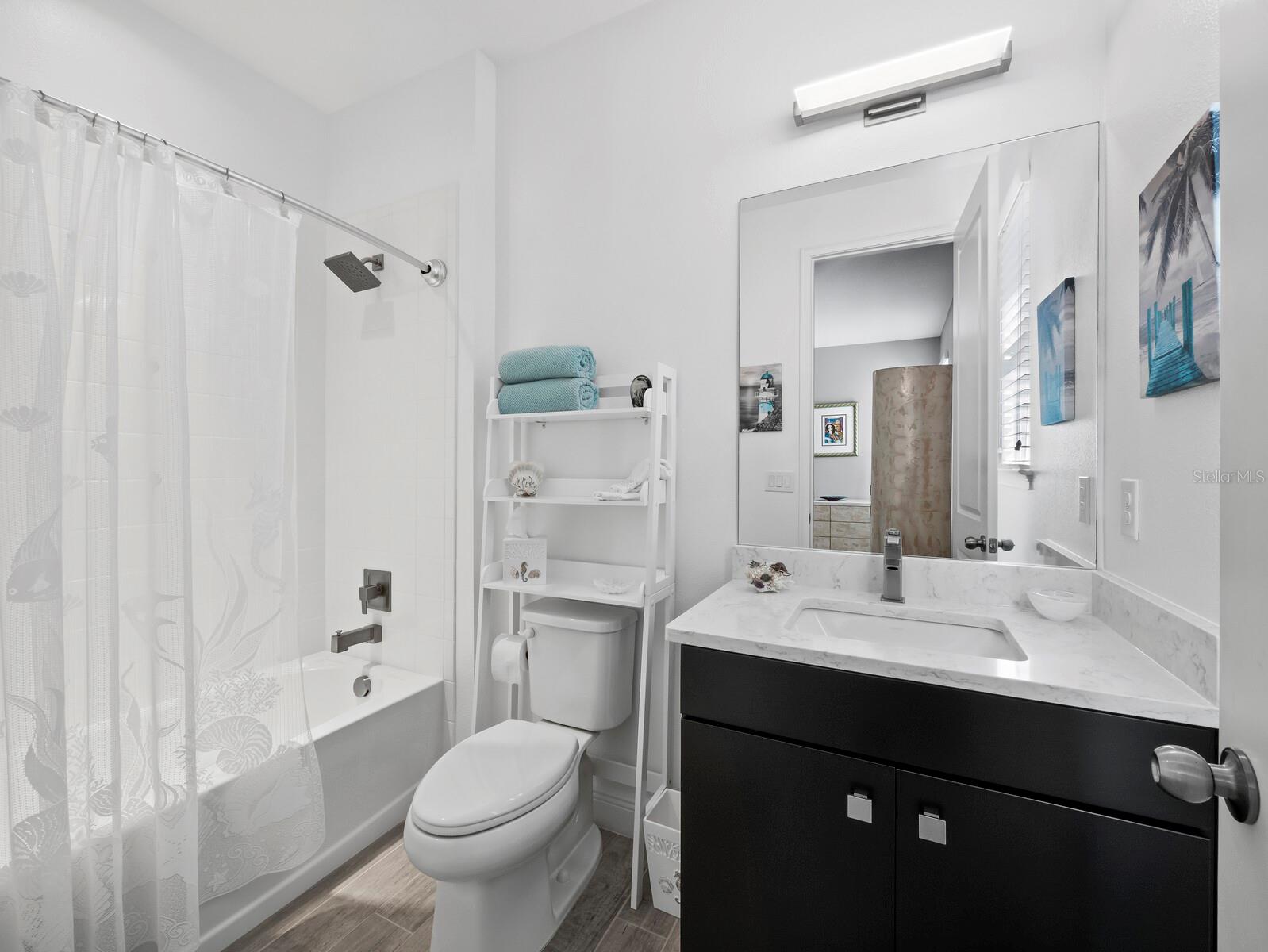 5605 LONG SHORE LOOP