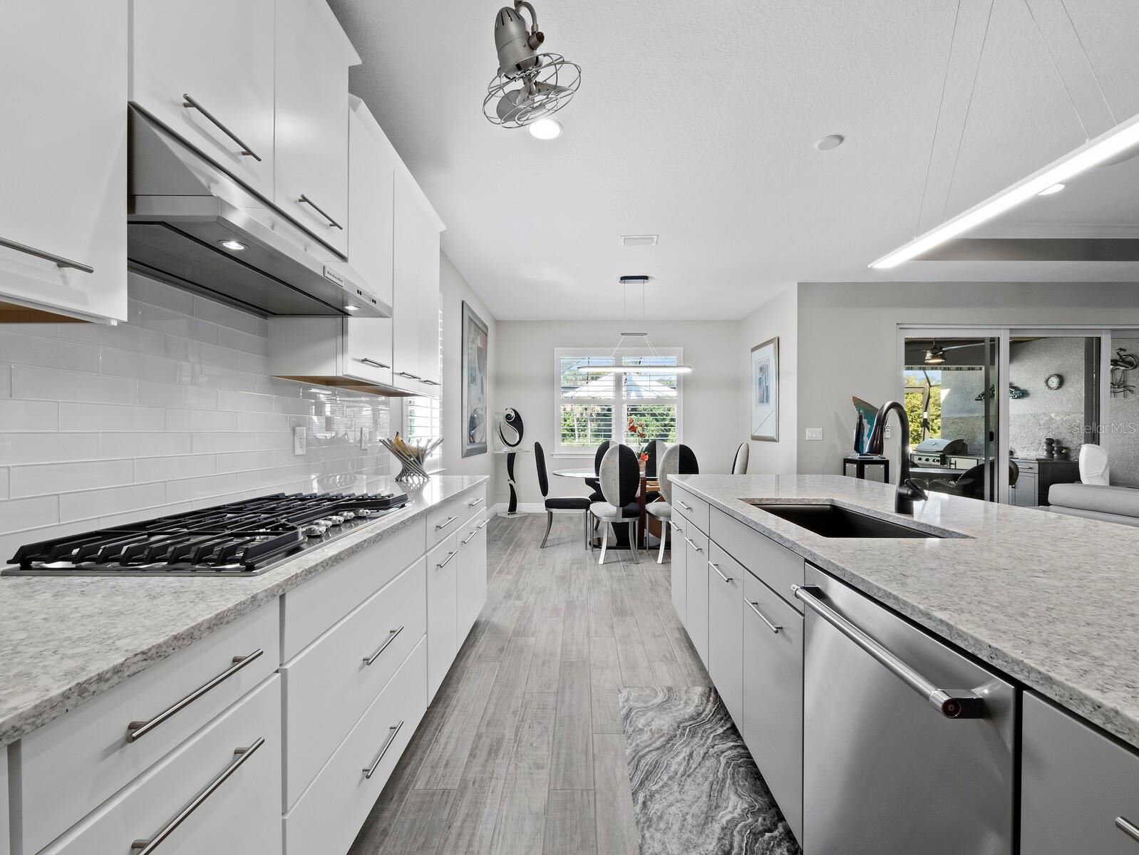 5605 LONG SHORE LOOP