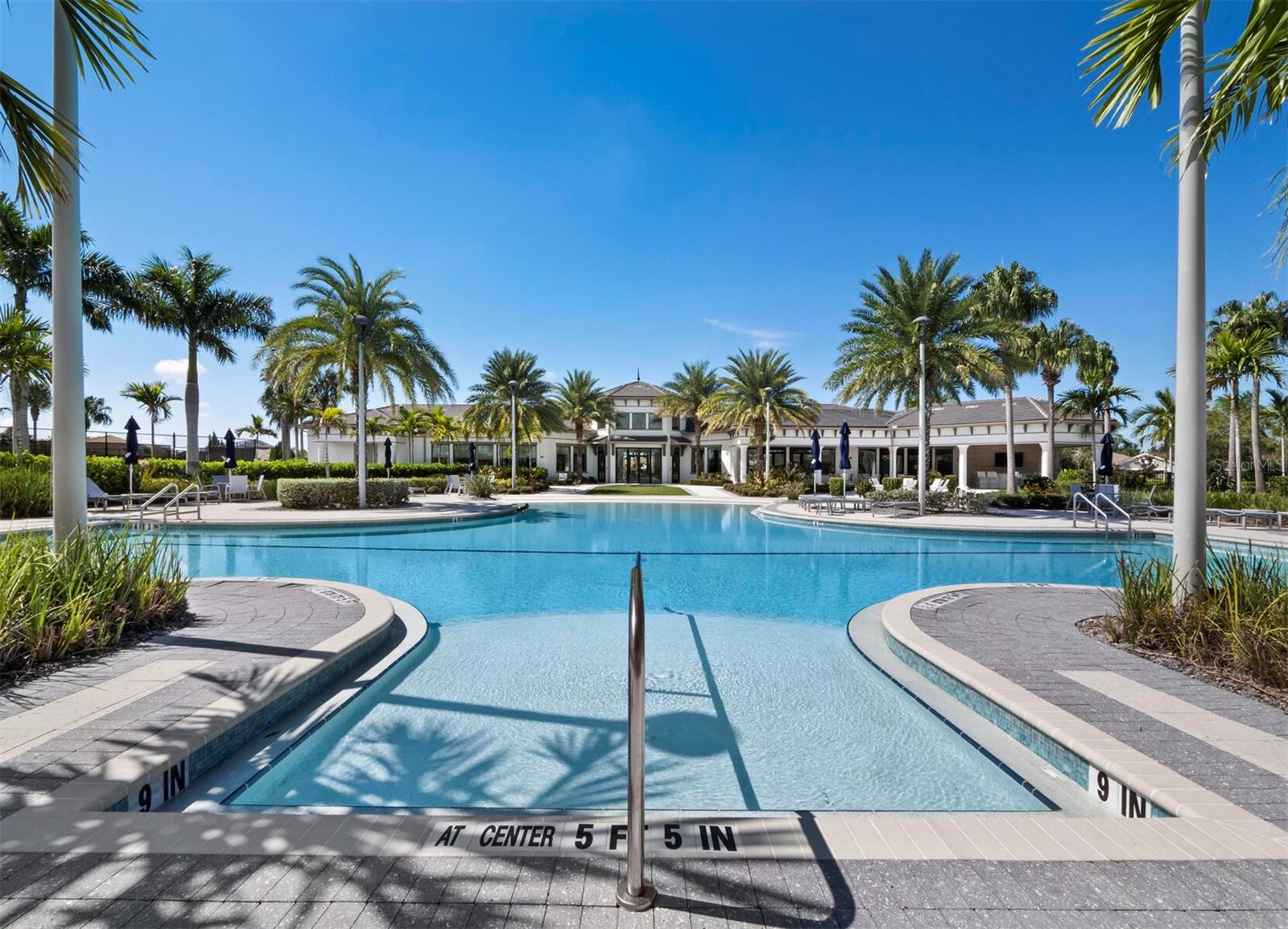 5605 LONG SHORE LOOP