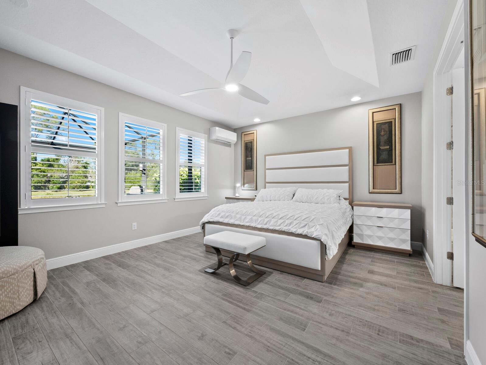 5605 LONG SHORE LOOP