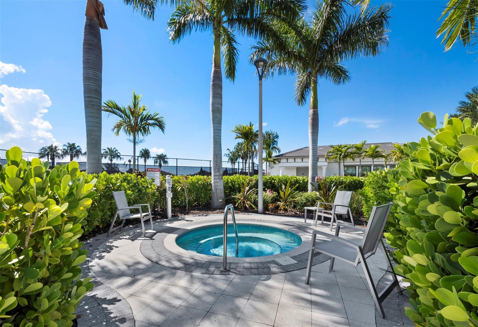 5605 LONG SHORE LOOP