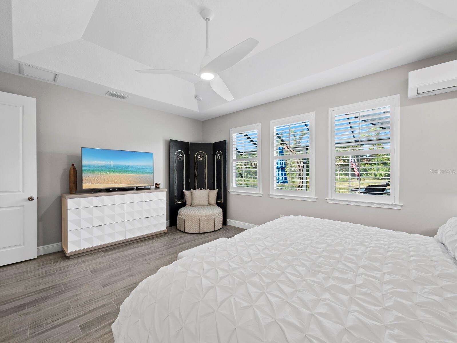 5605 LONG SHORE LOOP