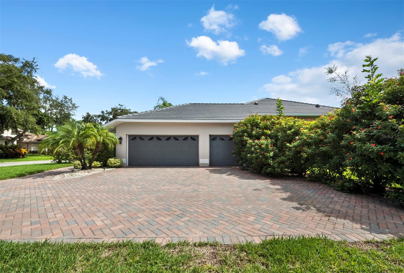 8615 WOODBRIAR DR
