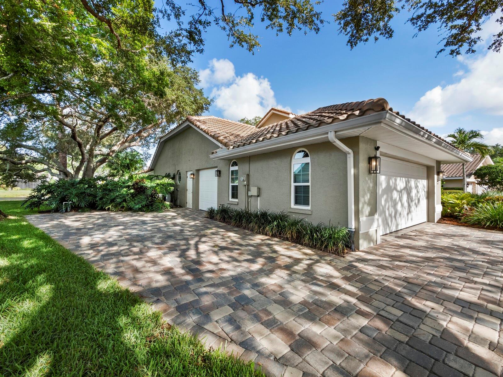 8314 CYPRESS HOLLOW DR