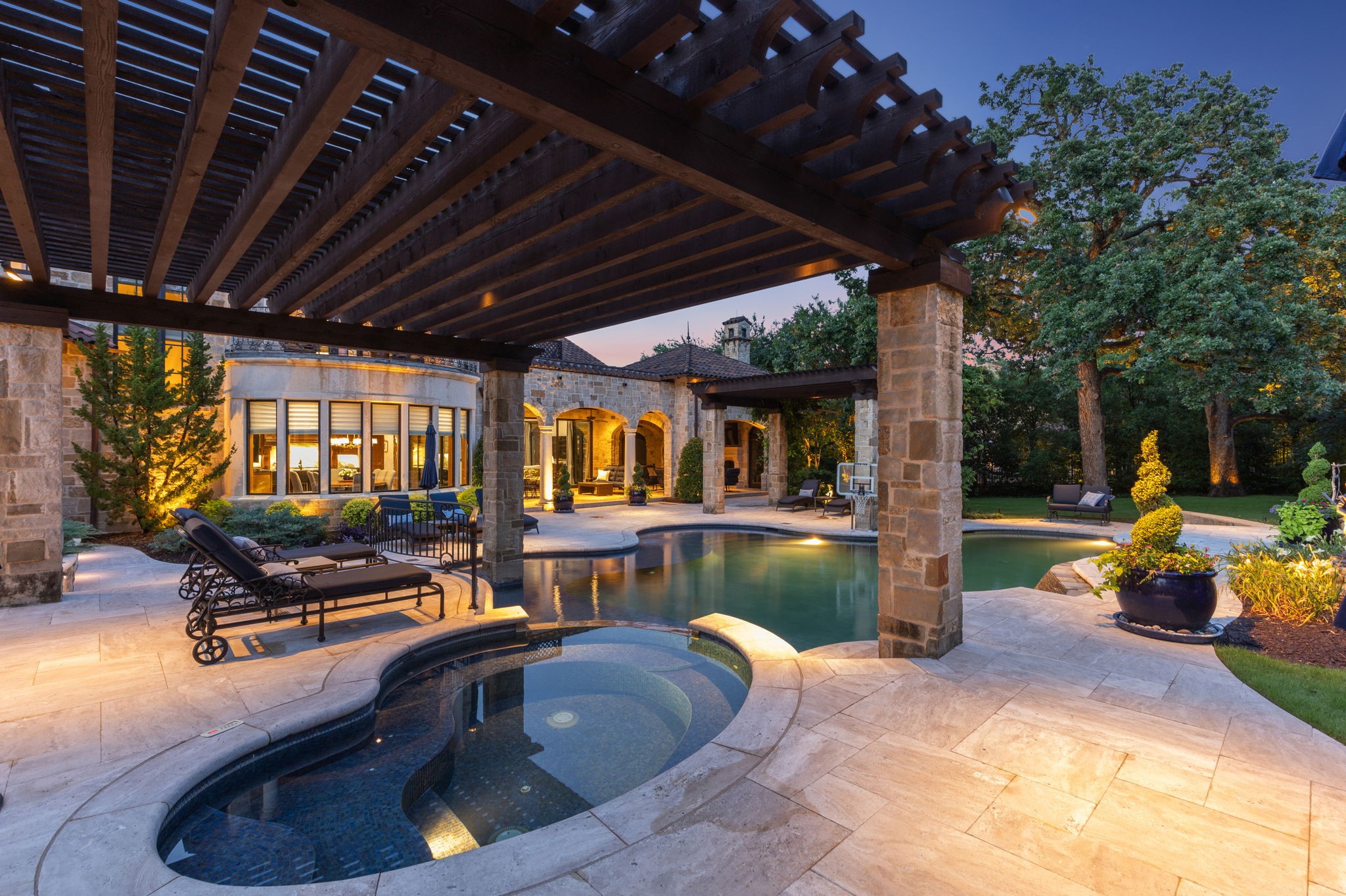1121 Post Oak Place