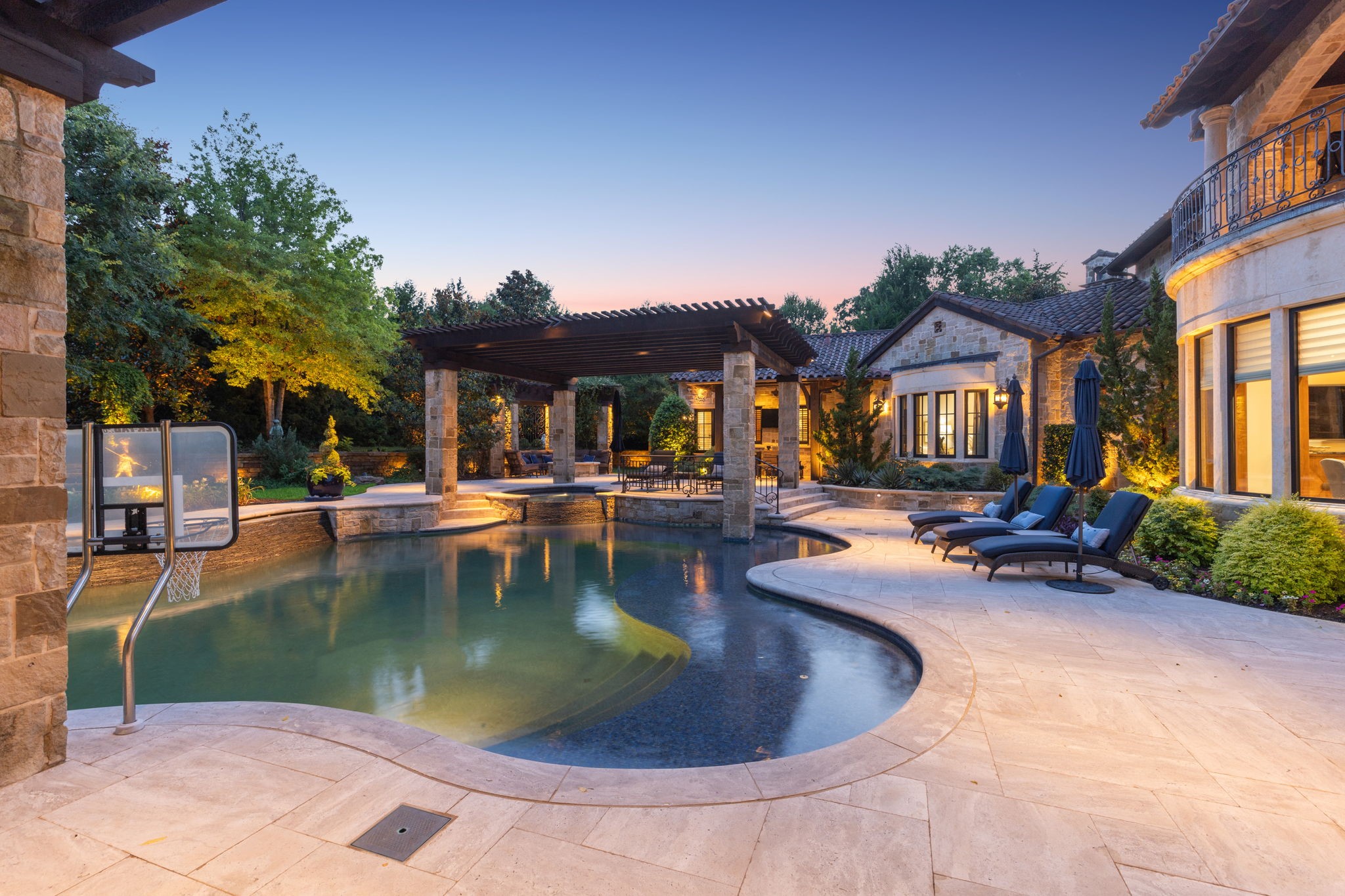 1121 Post Oak Place