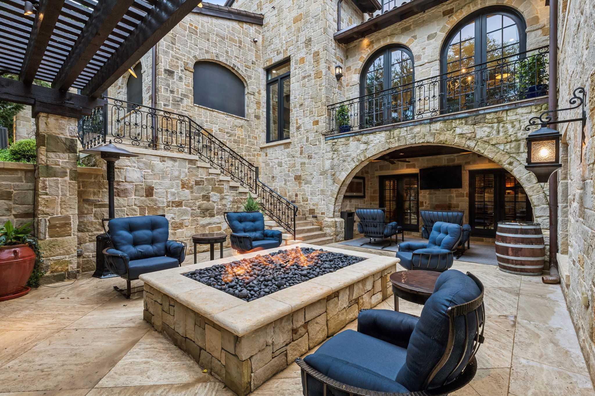 1121 Post Oak Place