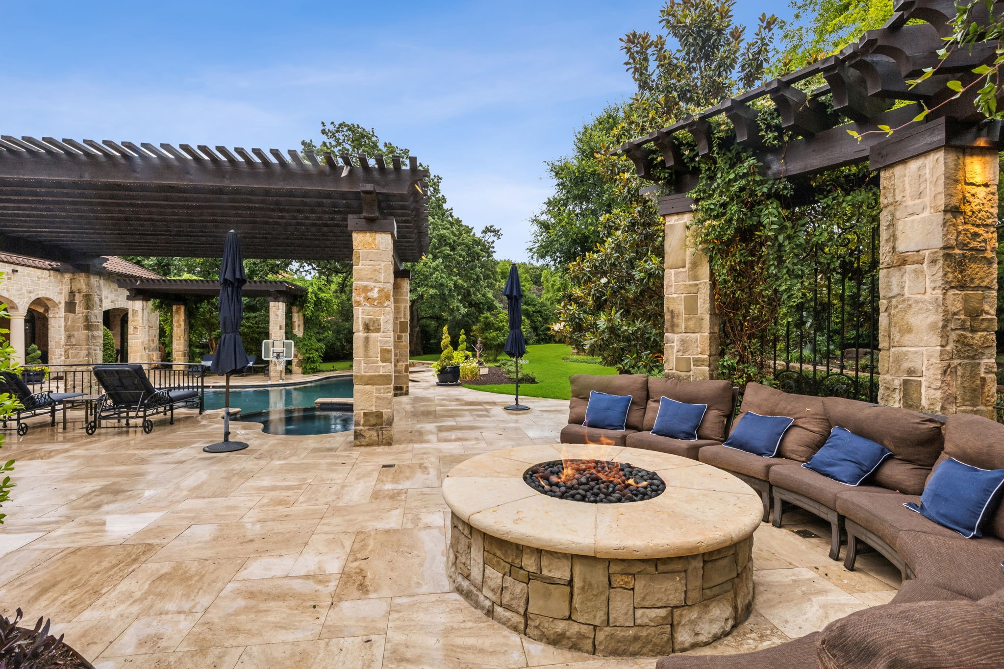 1121 Post Oak Place