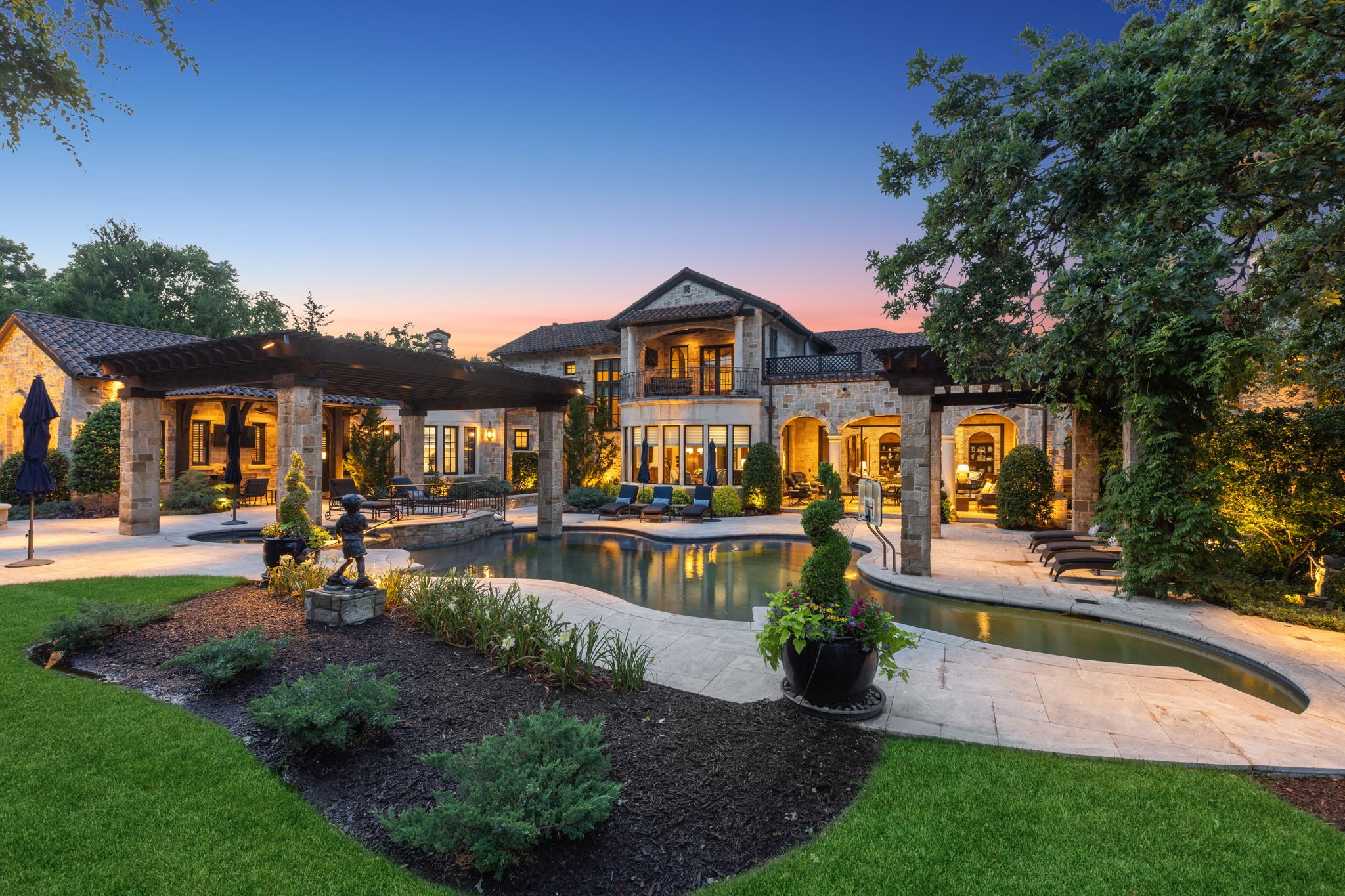 1121 Post Oak Place