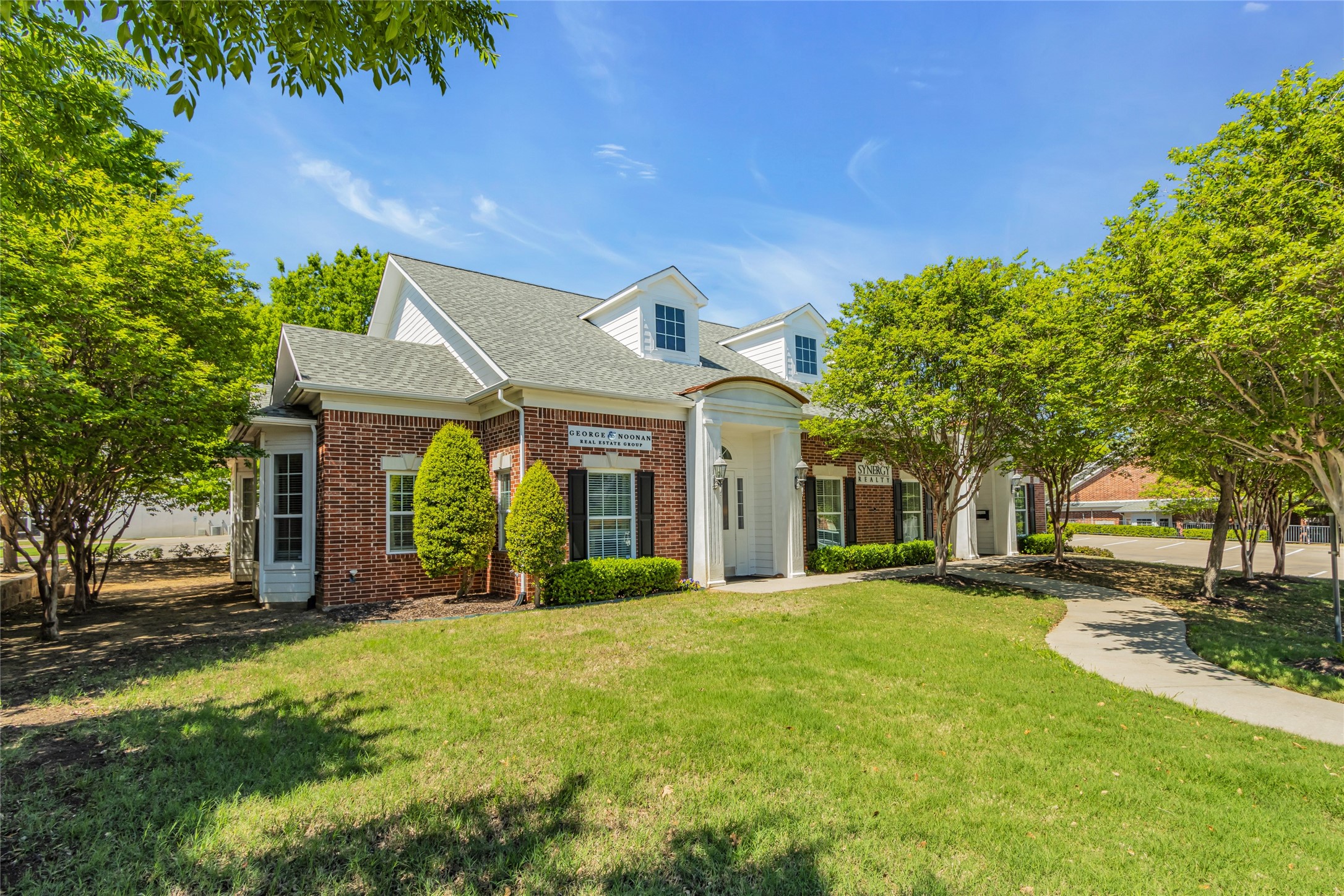 221 E Boulevard 3