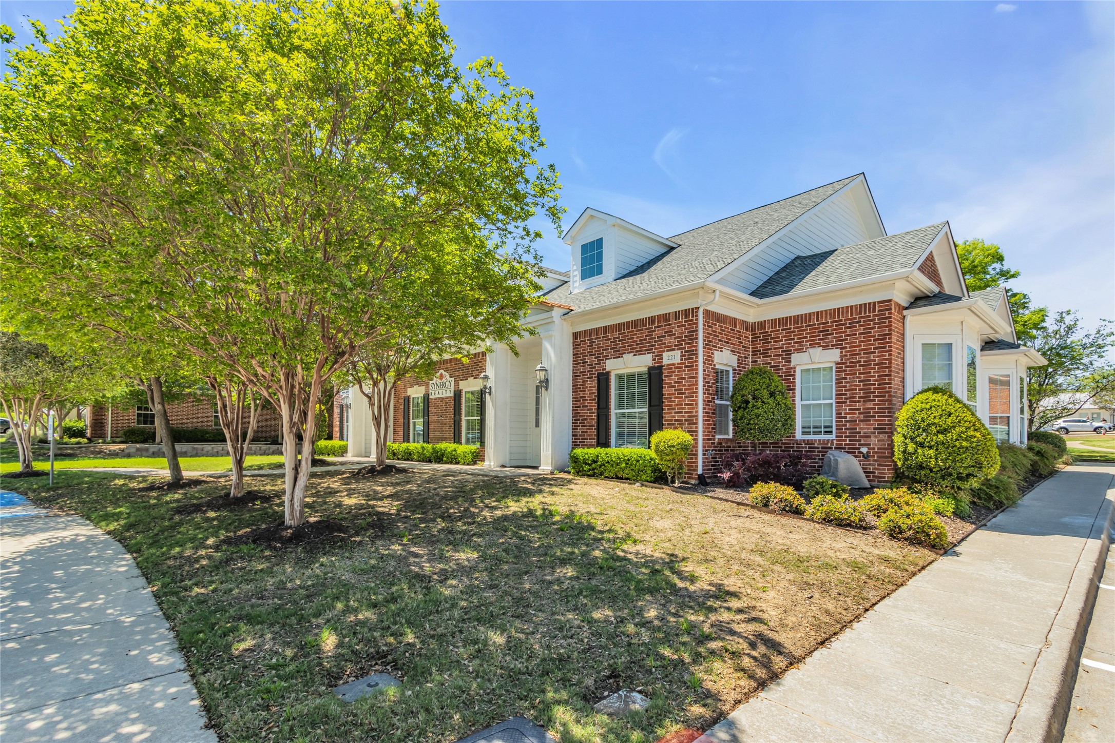 221 E Boulevard 3