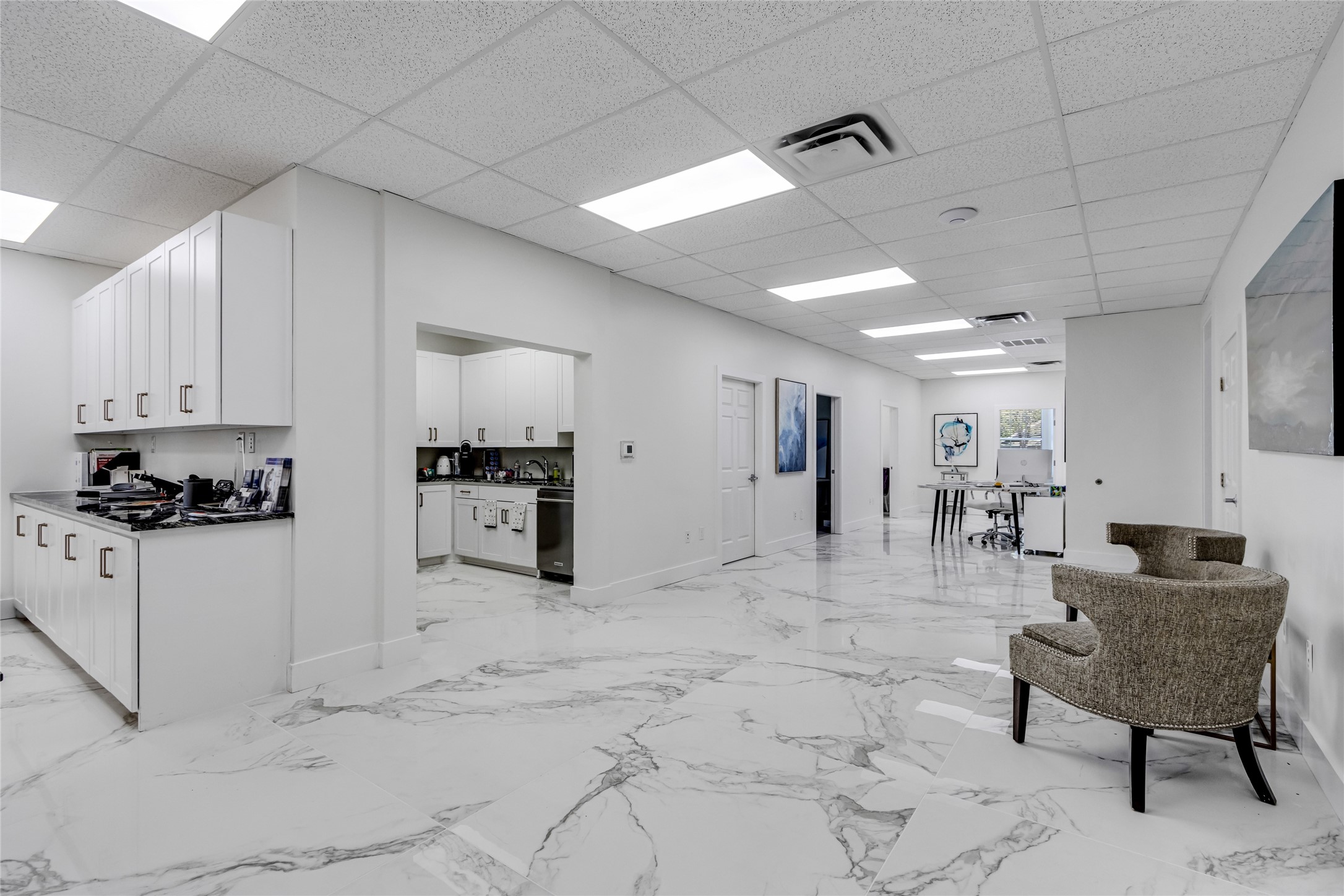 221 E Boulevard 3
