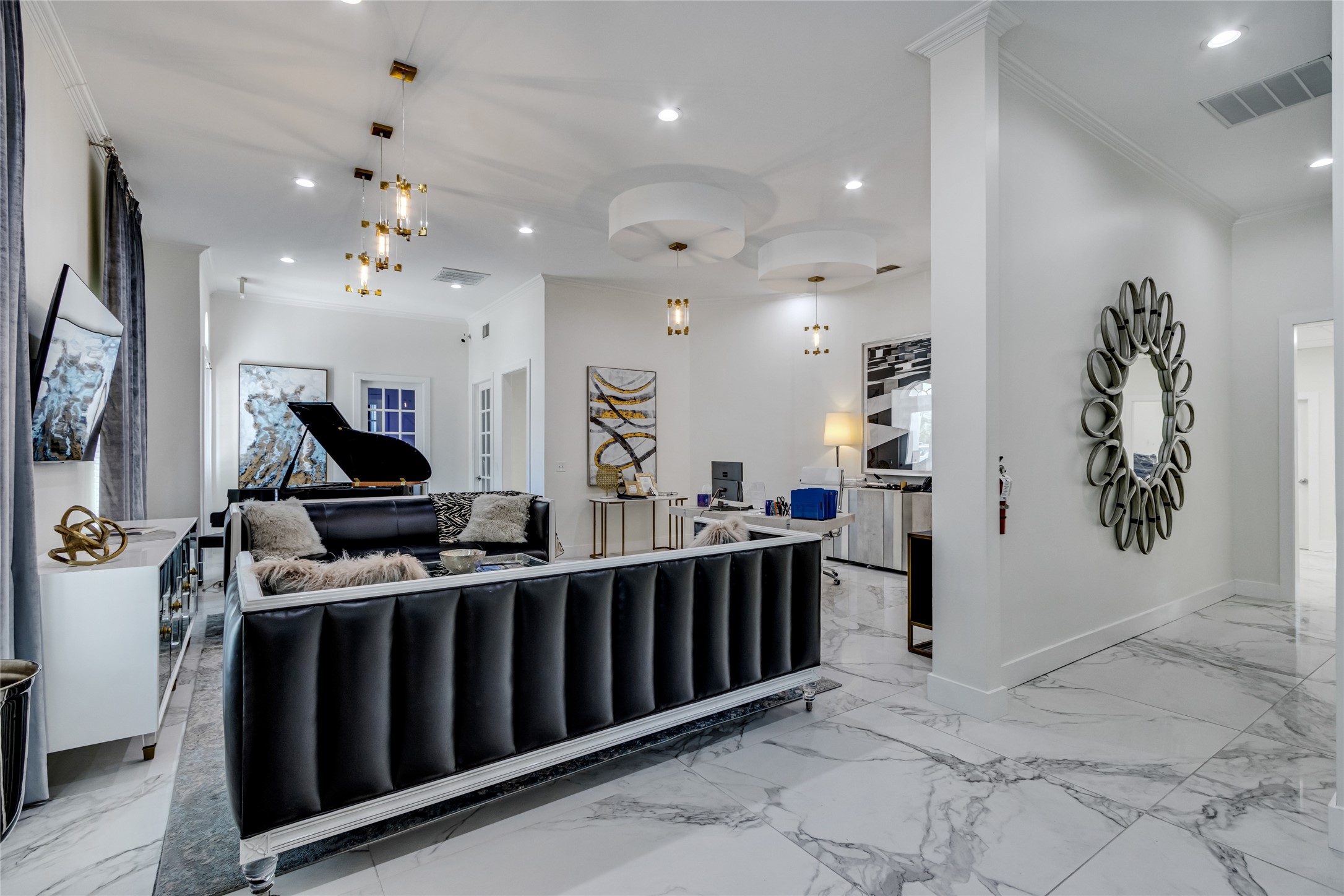221 E Boulevard 3