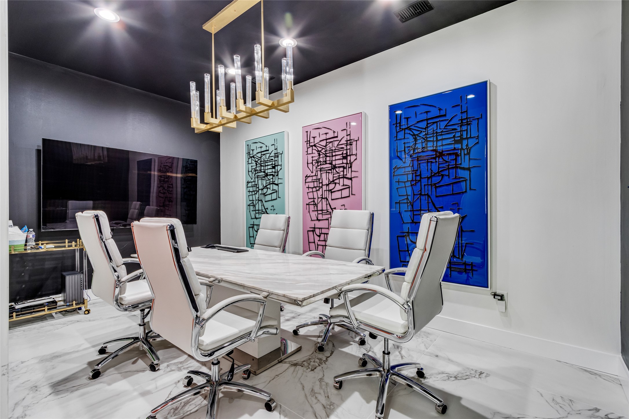 221 E Boulevard 3