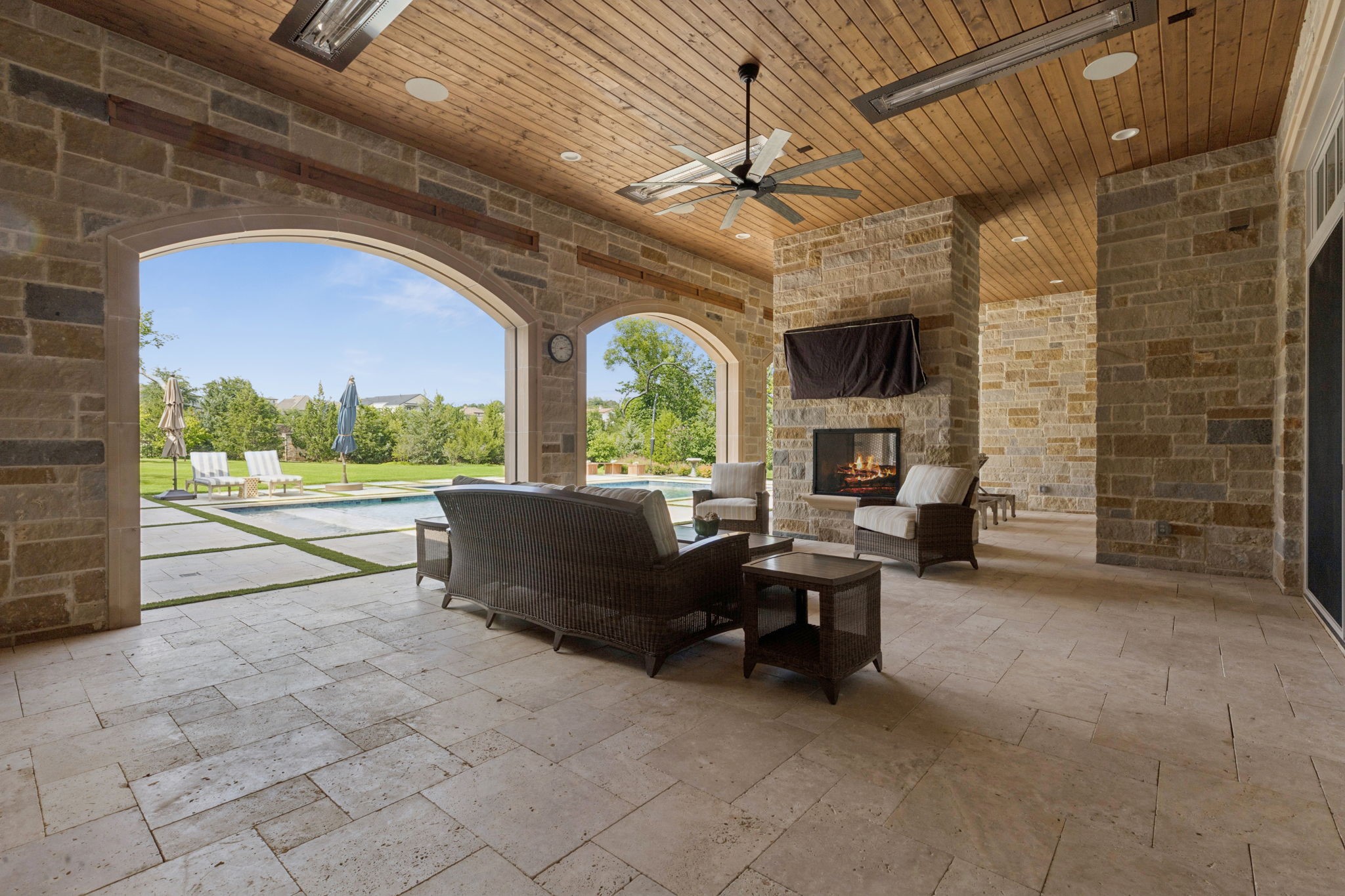 1806 Scenic Circle