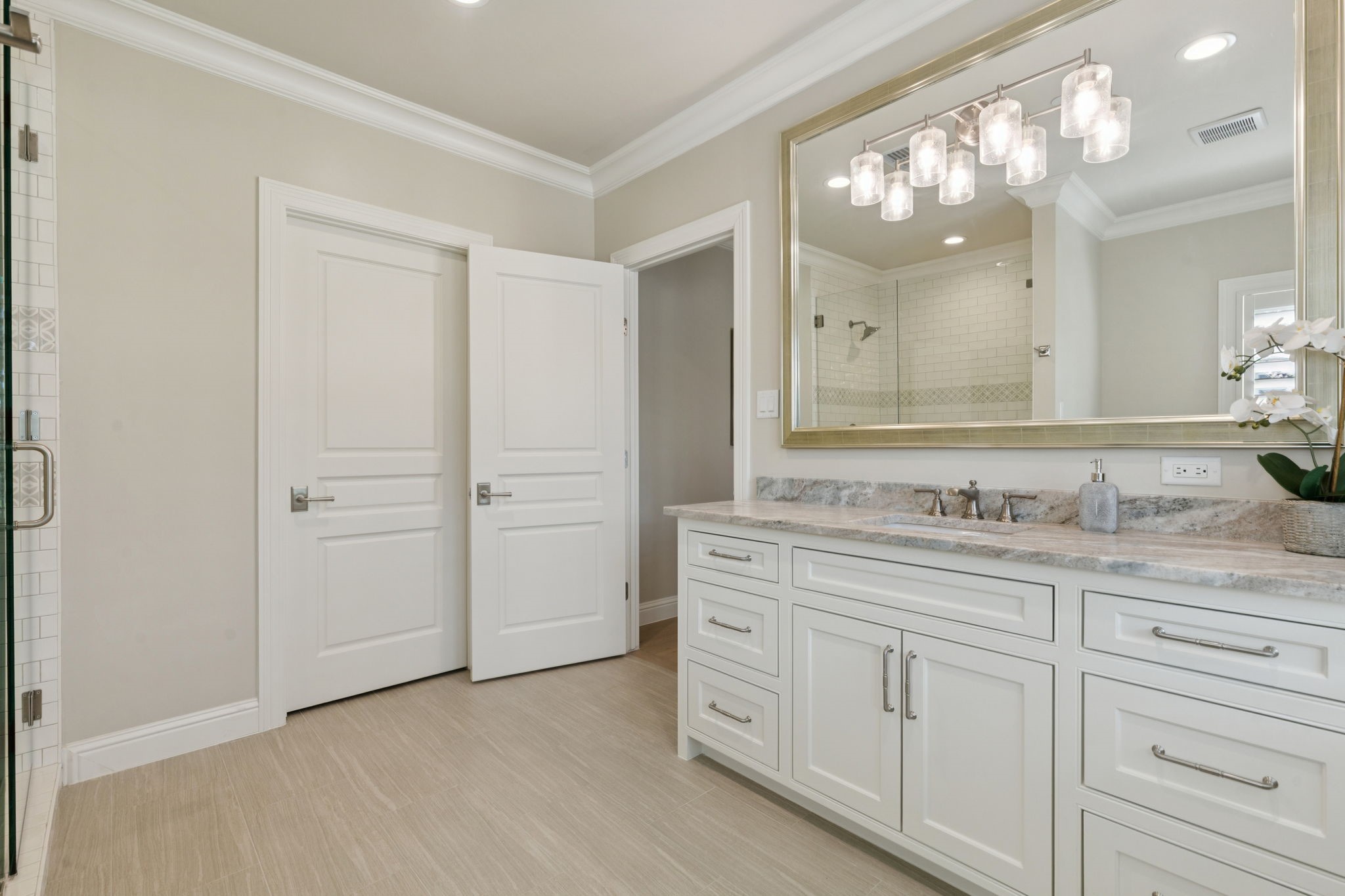 1806 Scenic Circle