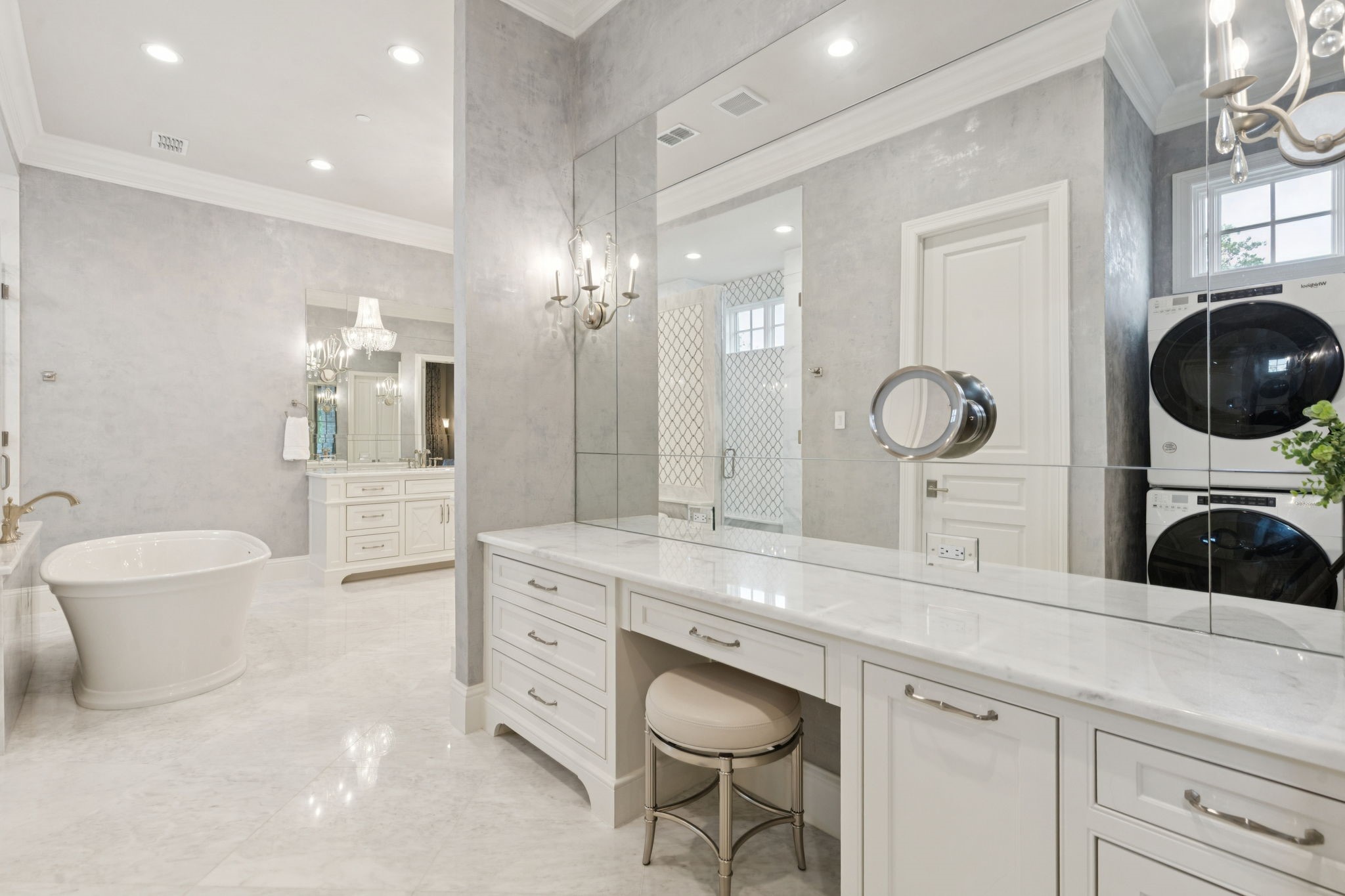 1806 Scenic Circle