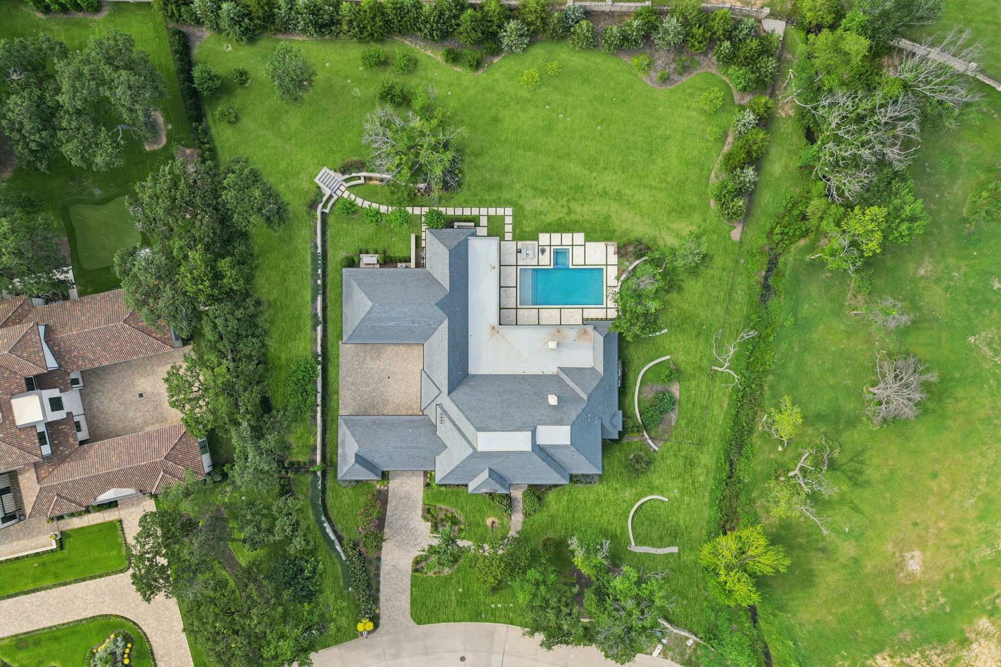 1806 Scenic Circle
