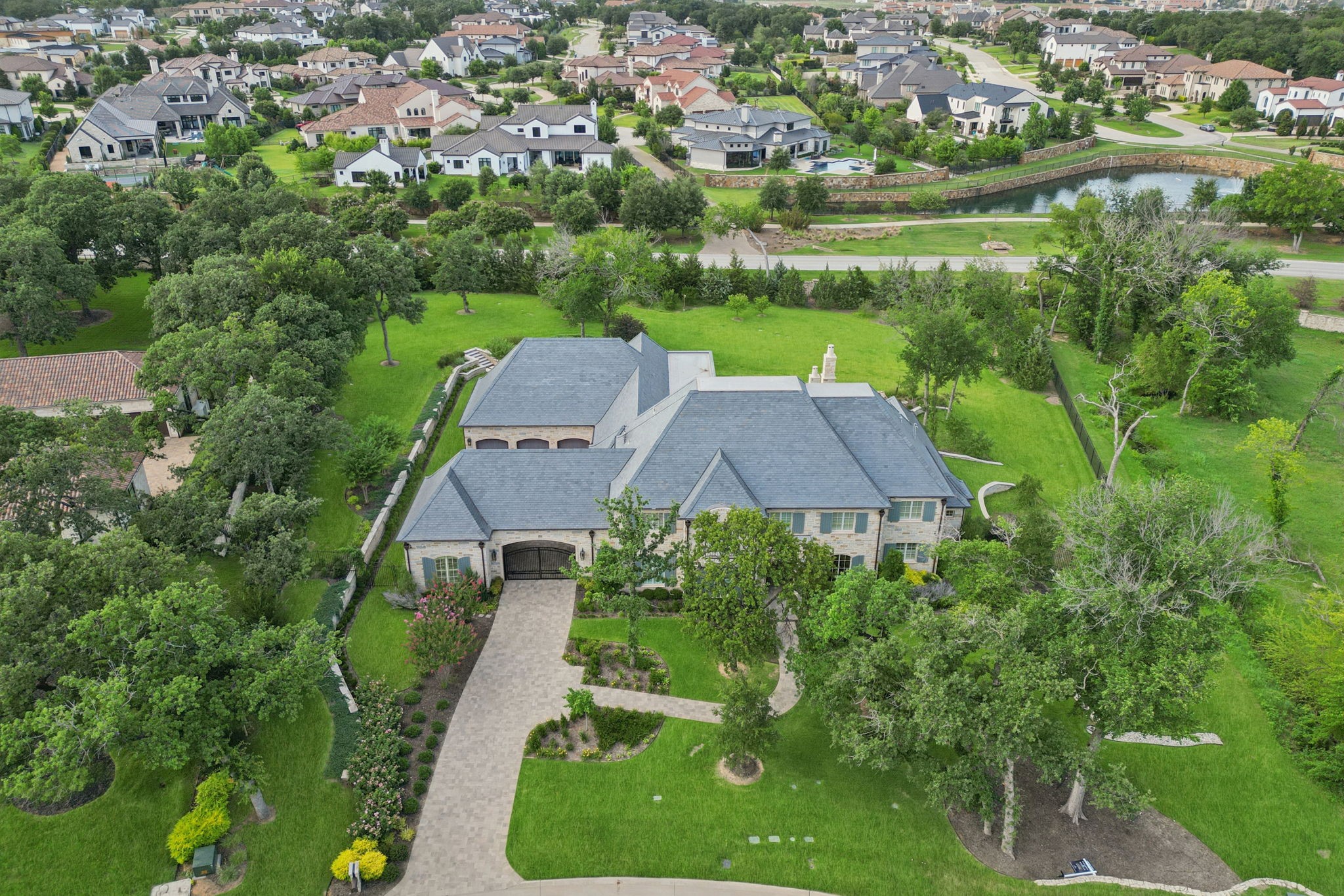 1806 Scenic Circle