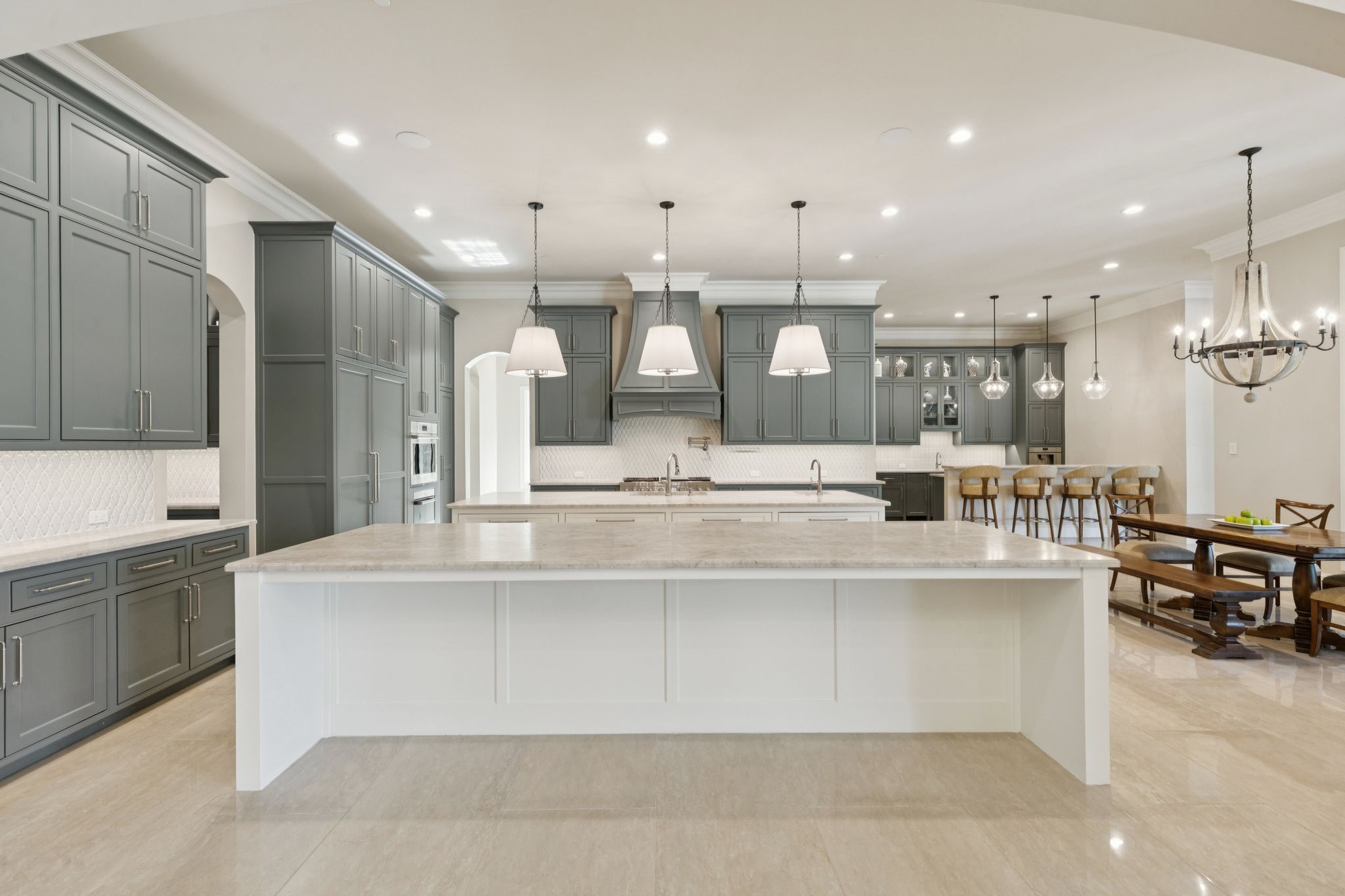 1806 Scenic Circle
