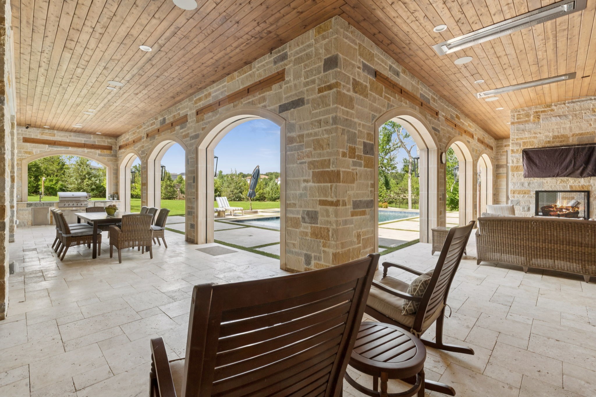1806 Scenic Circle