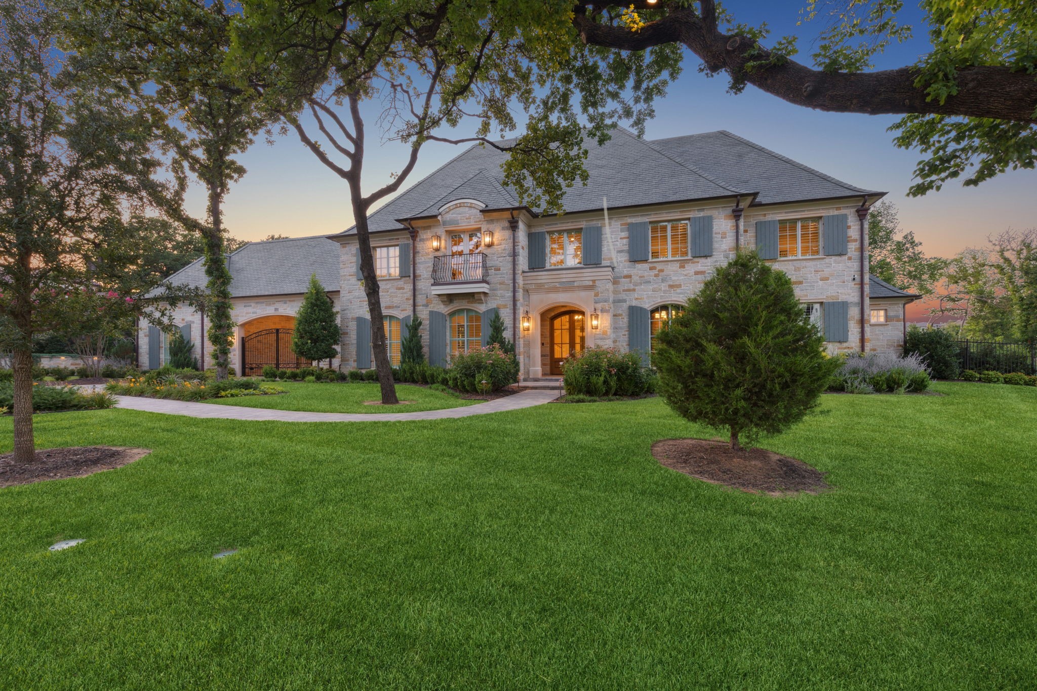 1806 Scenic Circle