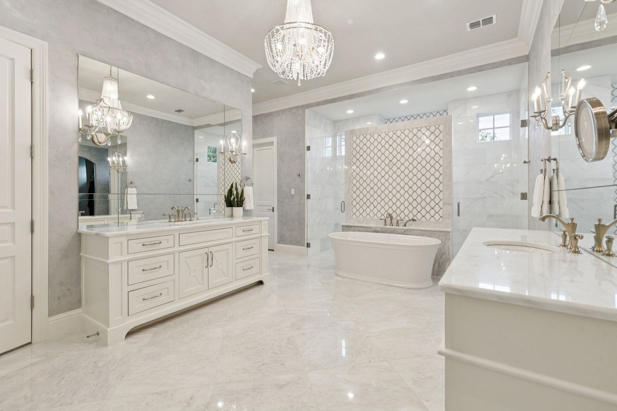 1806 Scenic Circle