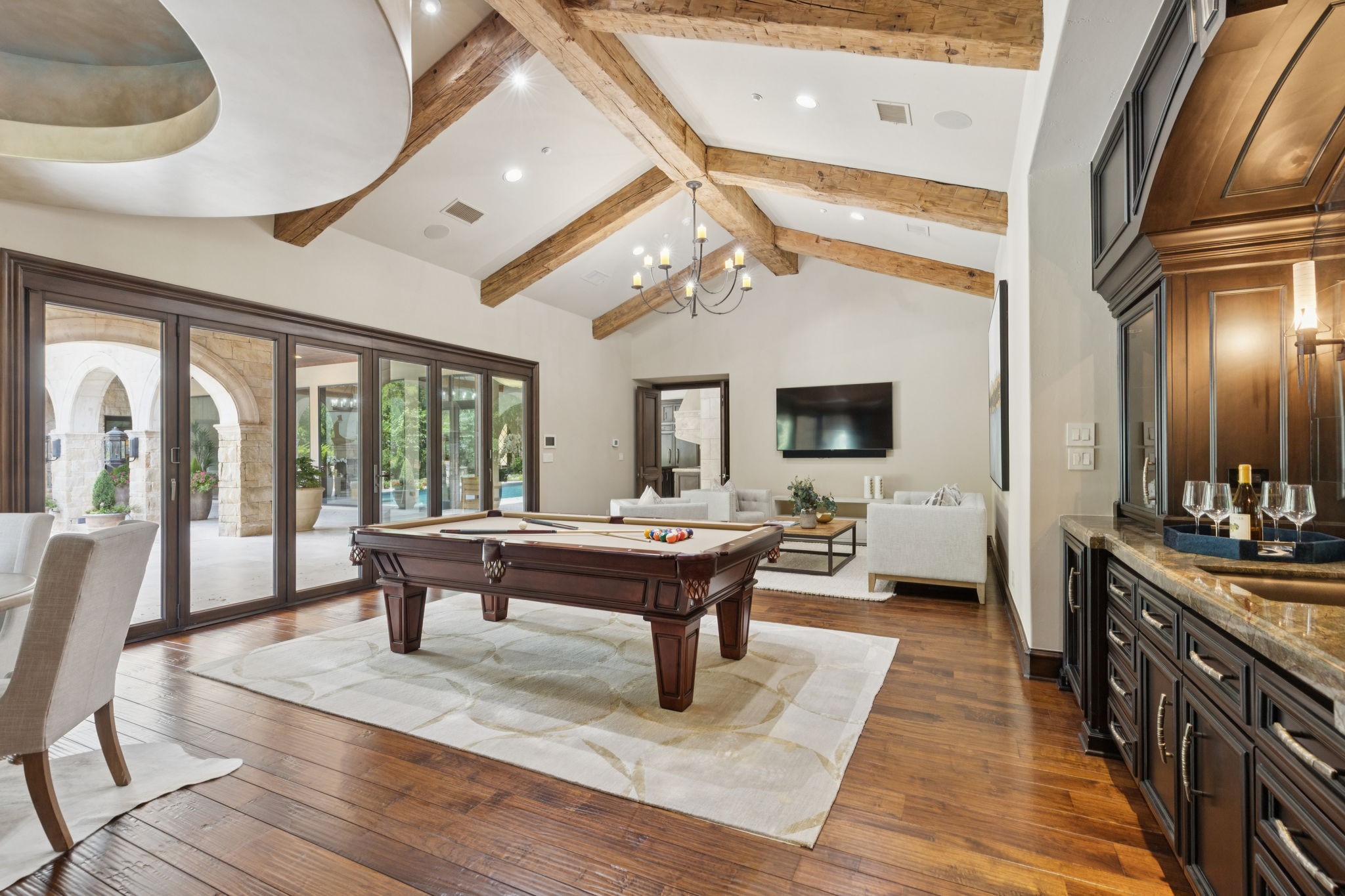 690 S Peytonville Avenue