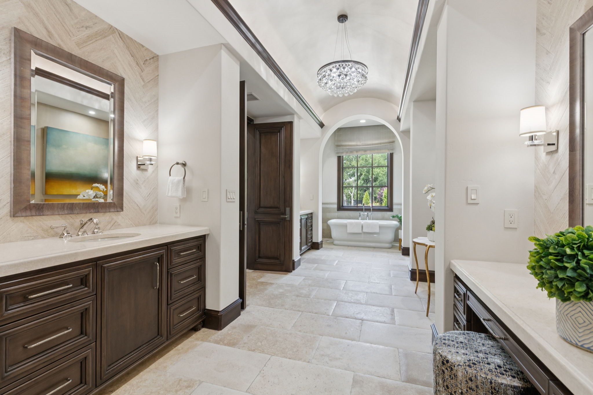 690 S Peytonville Avenue