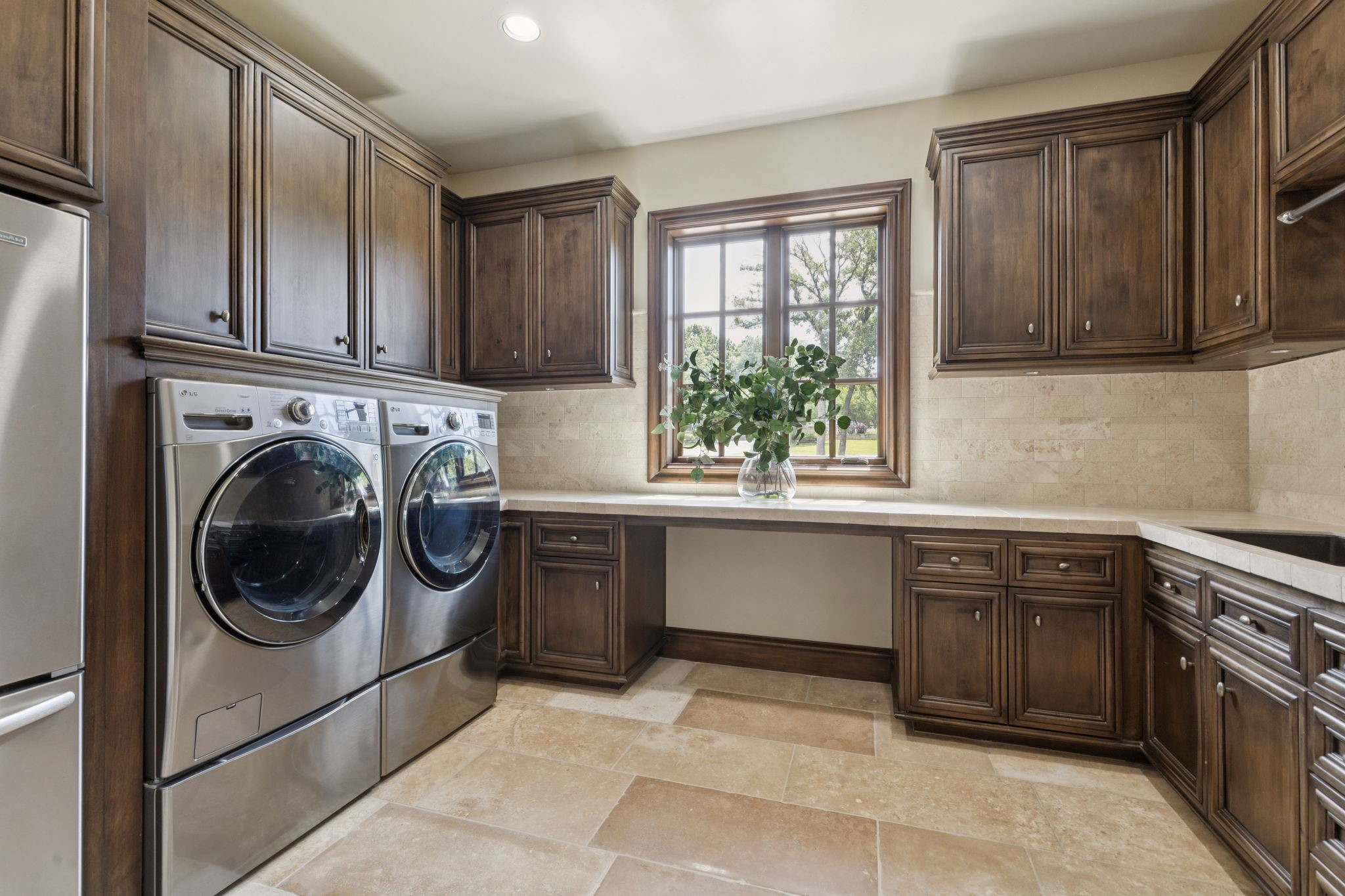 690 S Peytonville Avenue