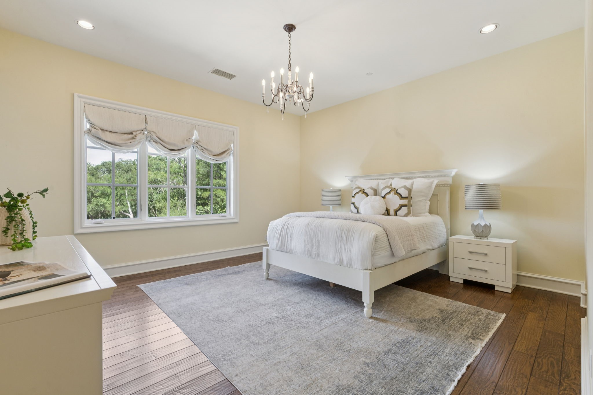 690 S Peytonville Avenue