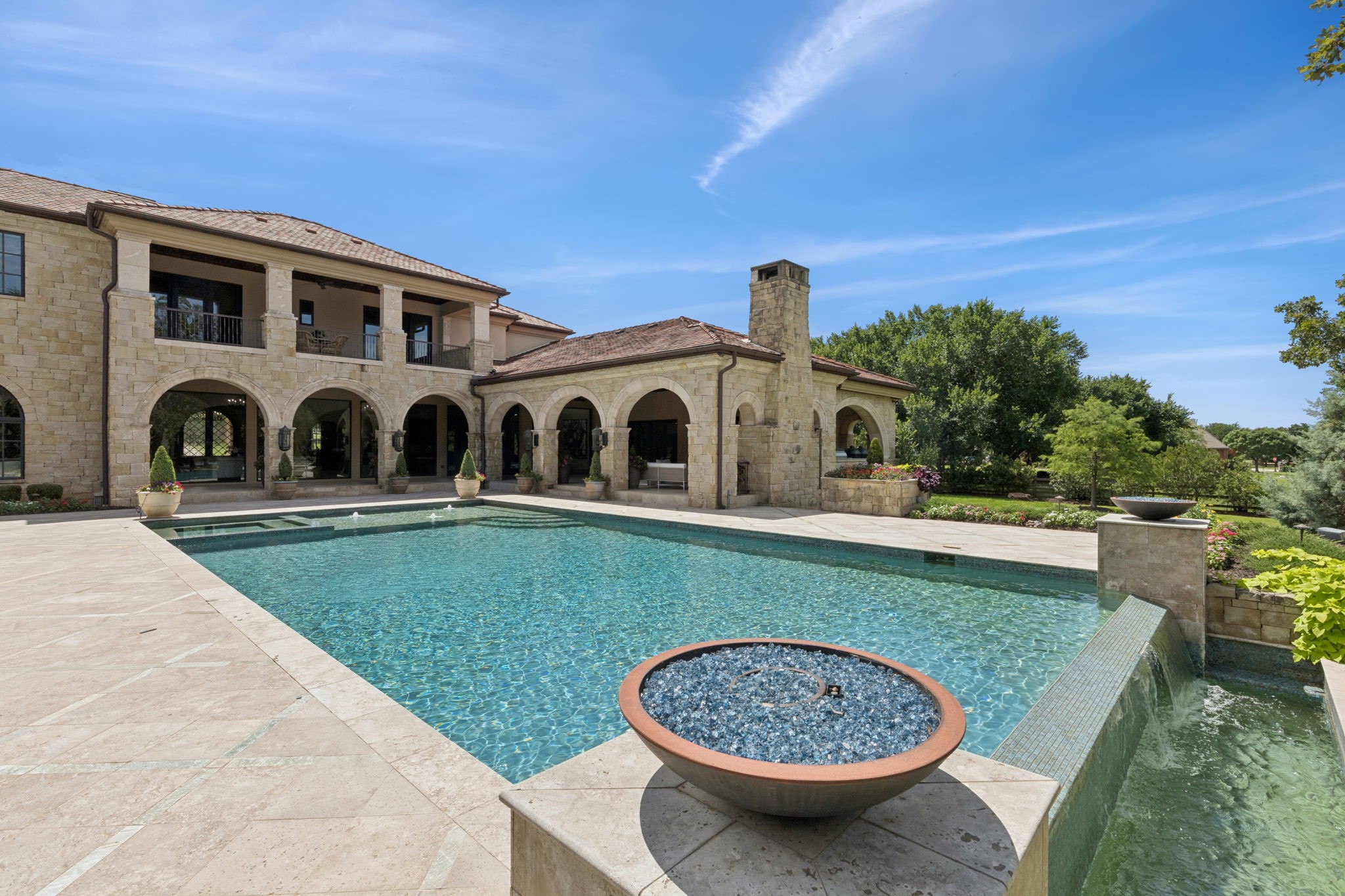 690 S Peytonville Avenue