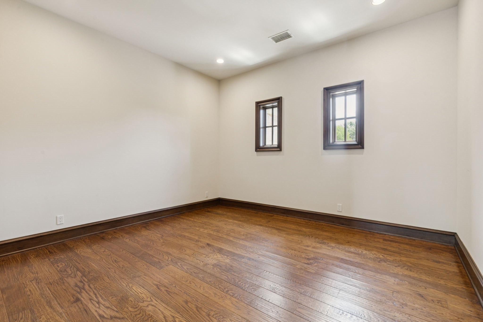 690 S Peytonville Avenue