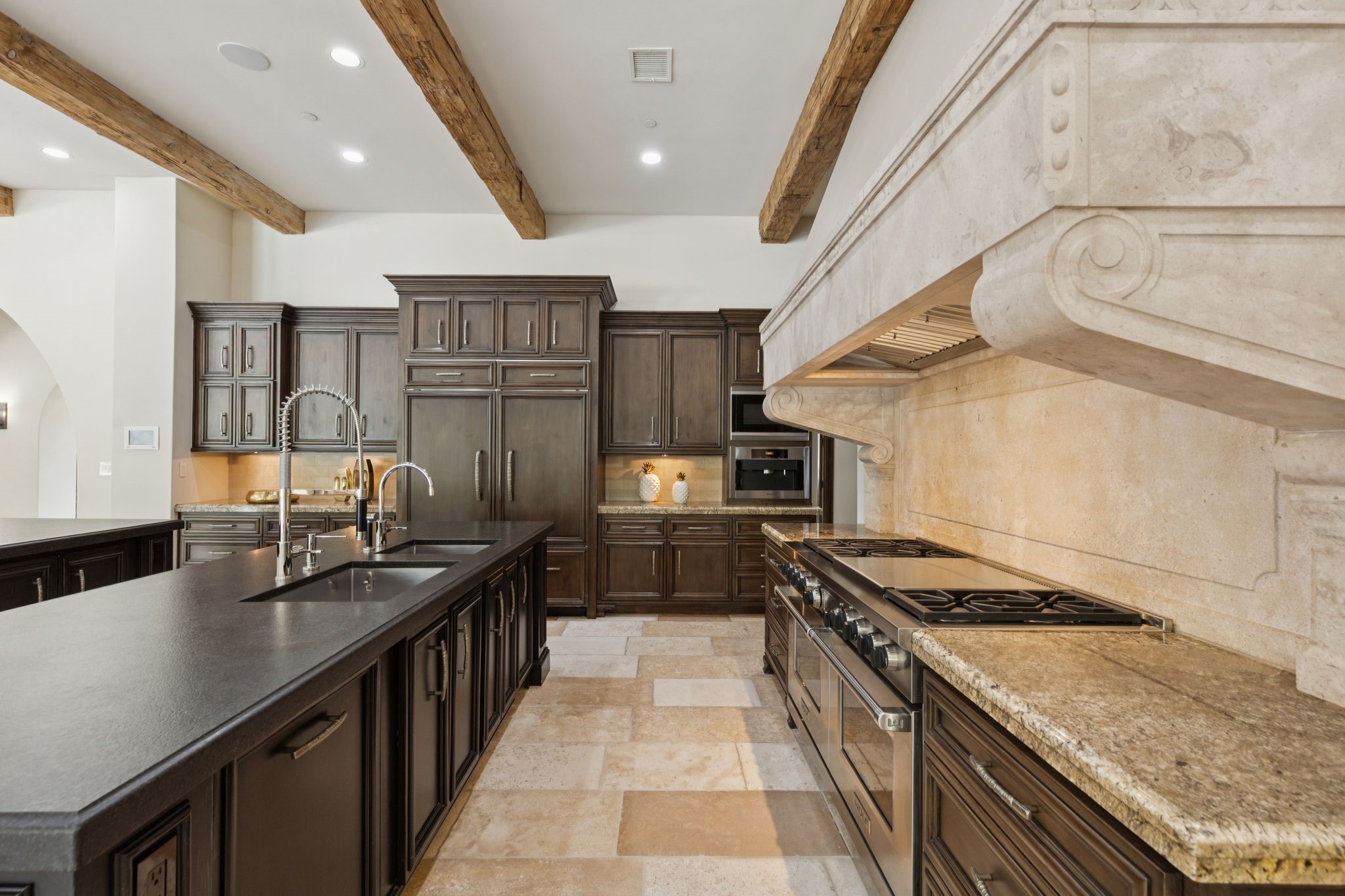 690 S Peytonville Avenue