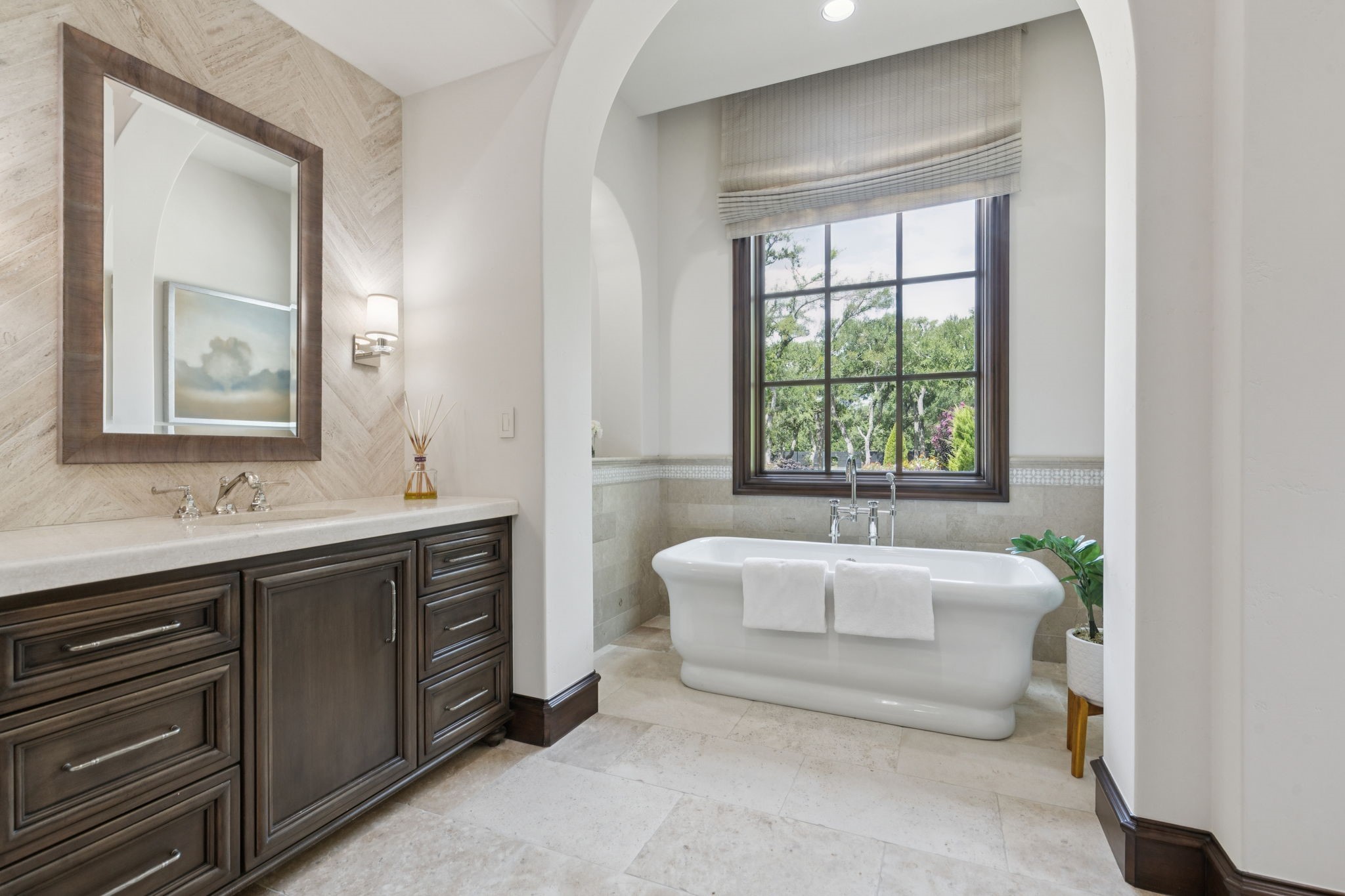 690 S Peytonville Avenue