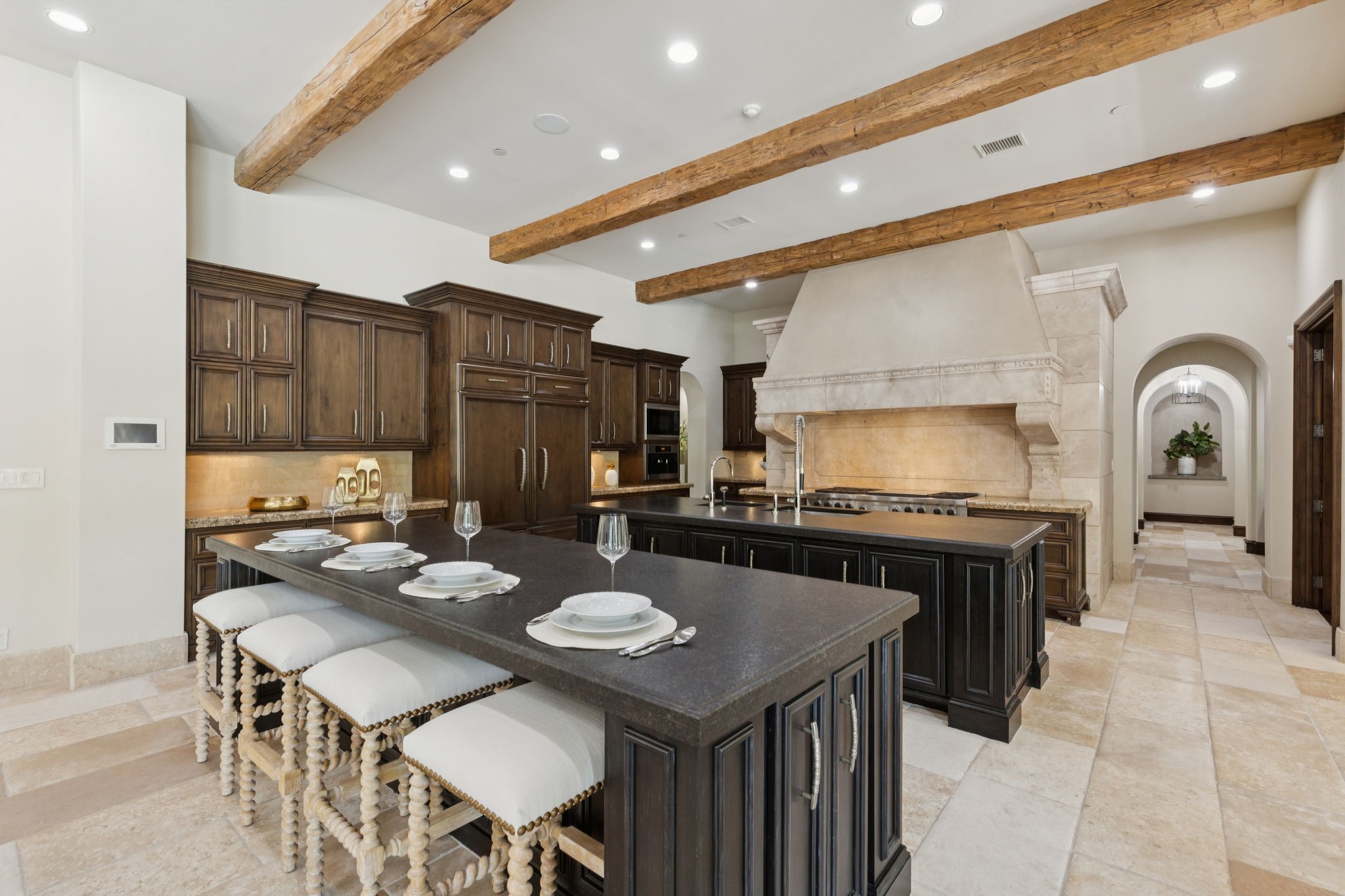 690 S Peytonville Avenue