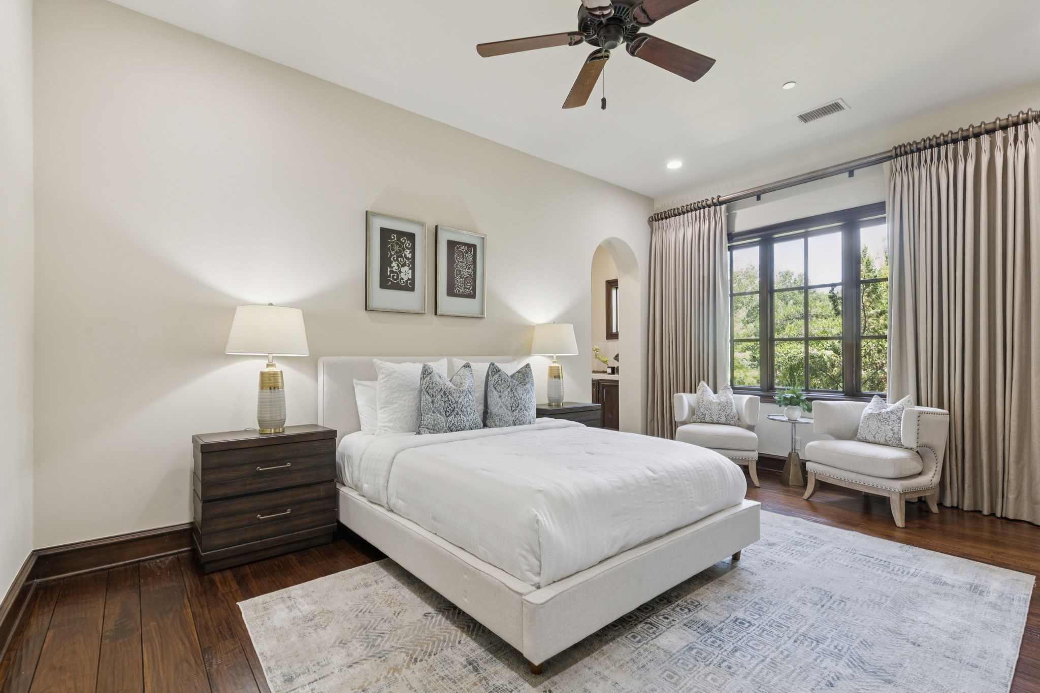 690 S Peytonville Avenue