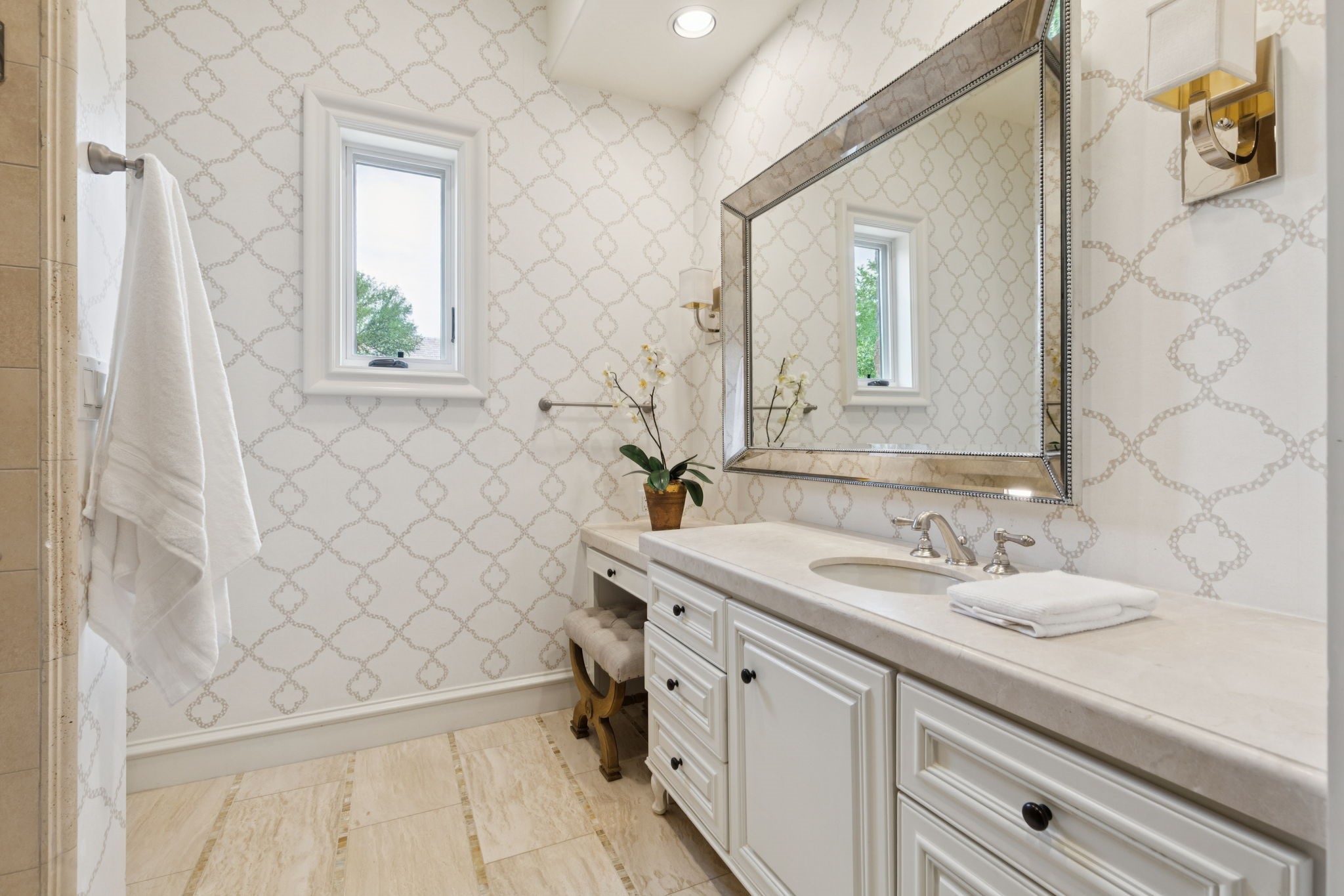 690 S Peytonville Avenue